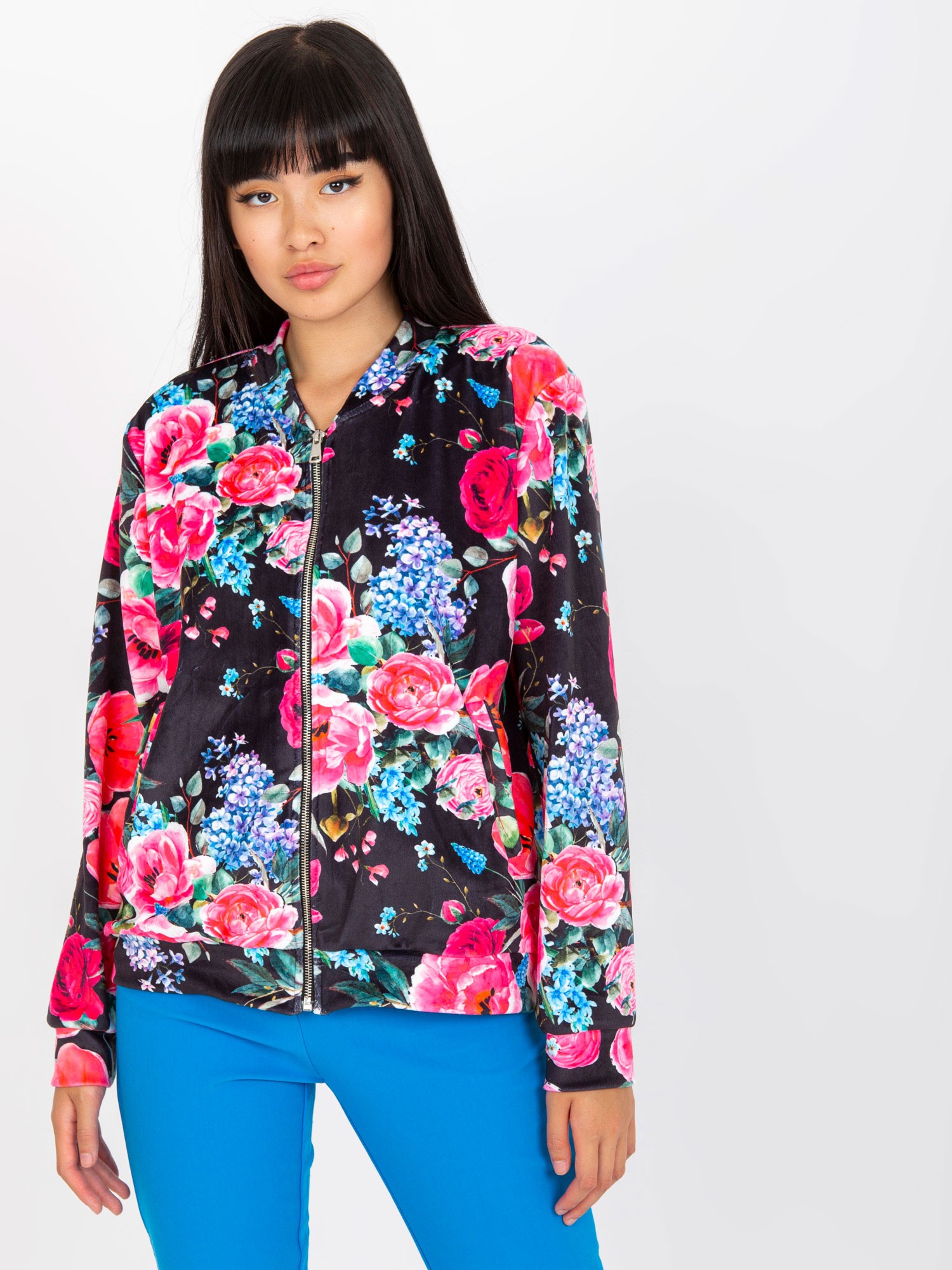 ČIERNA BOMBER MIKINA S KVETINOVÝM VZOROM RV-BL-8116.86P-BLACK-PINK Veľkosť: S/M