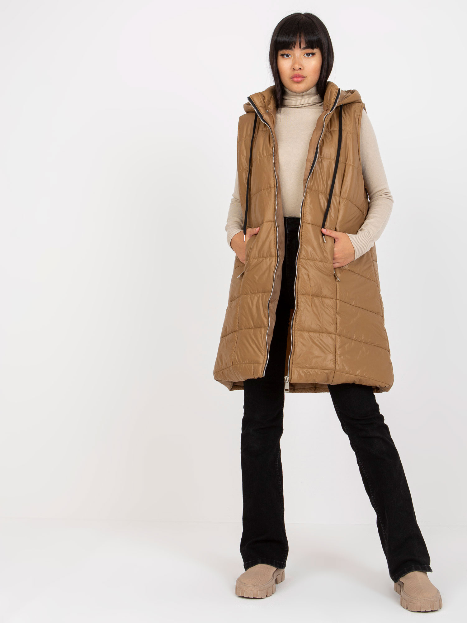 SVETLOHNEDÁ PREŠÍVANÁ VESTA -TW-KZ-BI-82019.09-LIGHT BROWN Veľkosť: ONE SIZE