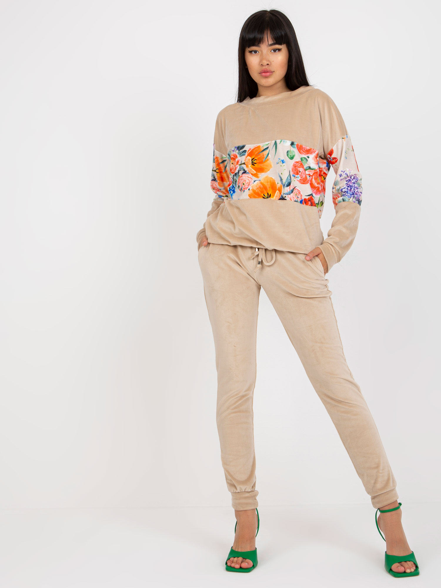 Béžová tepláková súprava so vzorom kvetín RV-KMPL-8172.44P-beige Veľkosť: S