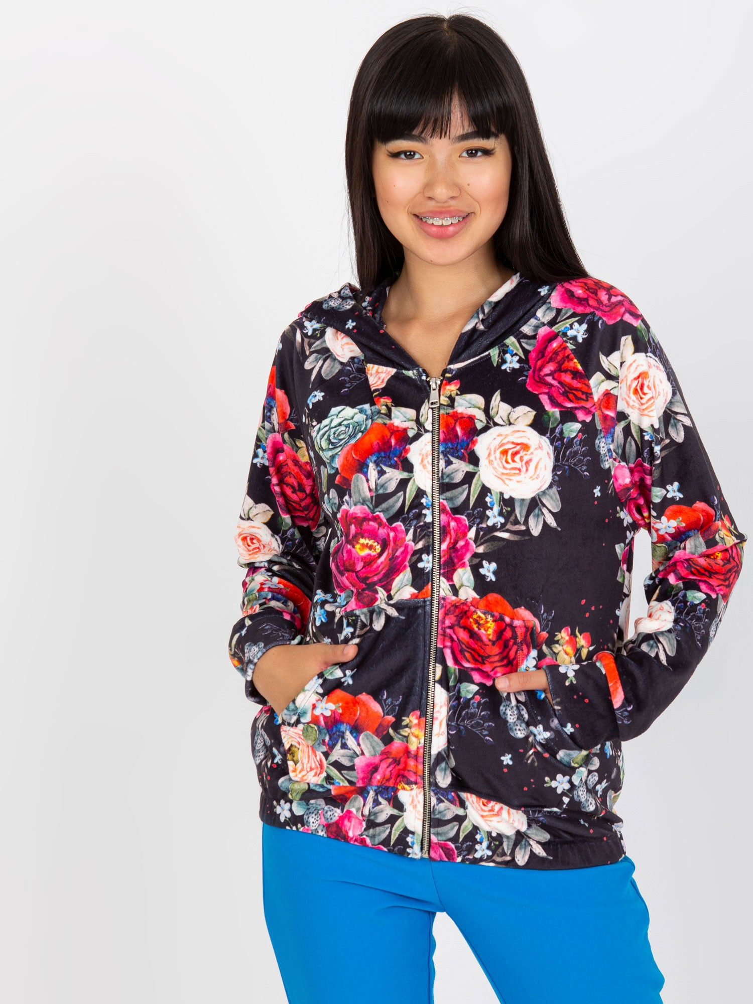 Čierna bomber mikina s ružami RV-BL-8143.83P-black Veľkosť: S/M