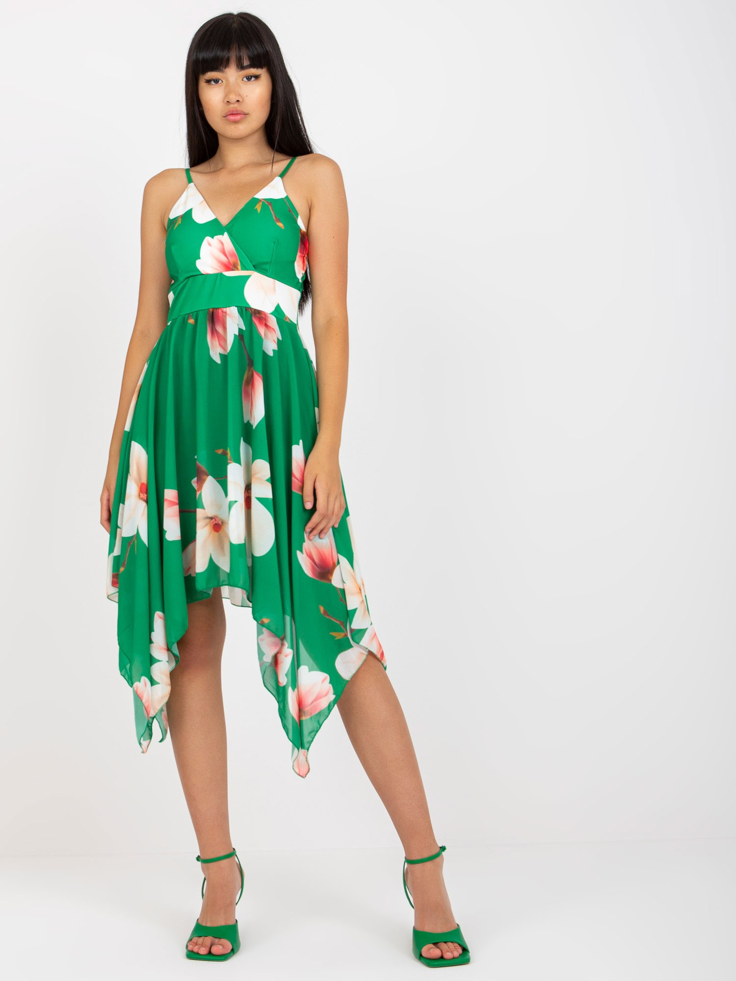 Zelené kvetované asymetrické šaty -DHJ-SK-15952.39X-green Veľkosť: ONE SIZE