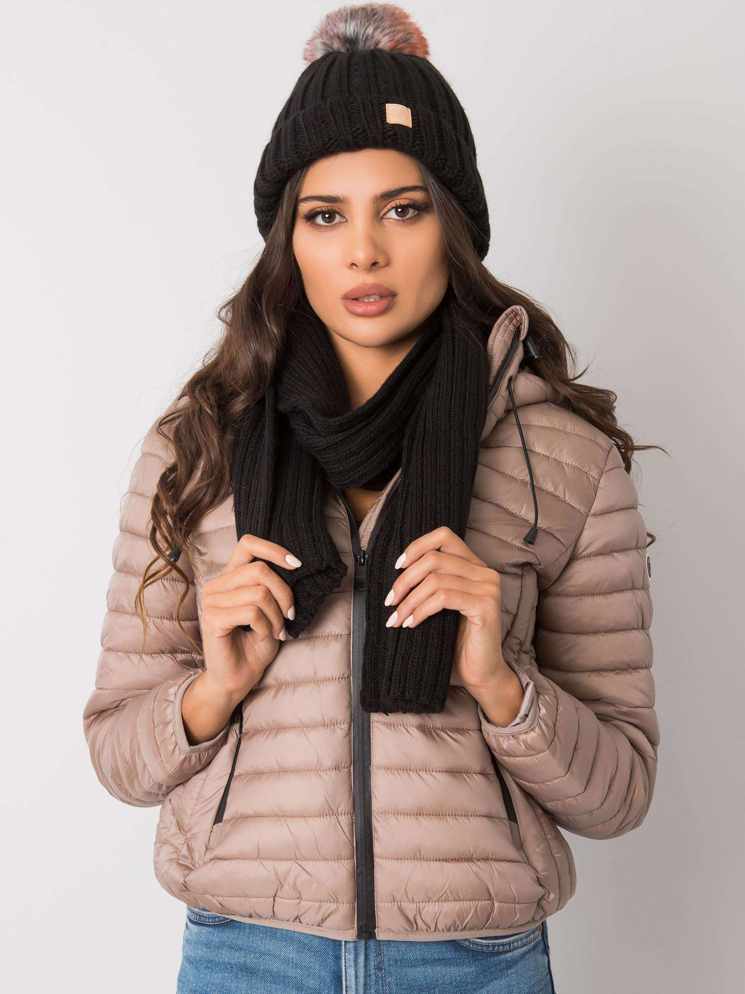 Čierny komplet čiapky a šálu Rubby -JK-KMPL-7-1.40X-black Veľkosť: ONE SIZE