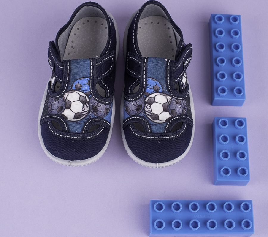 Chlapčenské šľapky Viggami Adaś - malé lopty ADAS MALY PILKI-N Veľkosť: 20