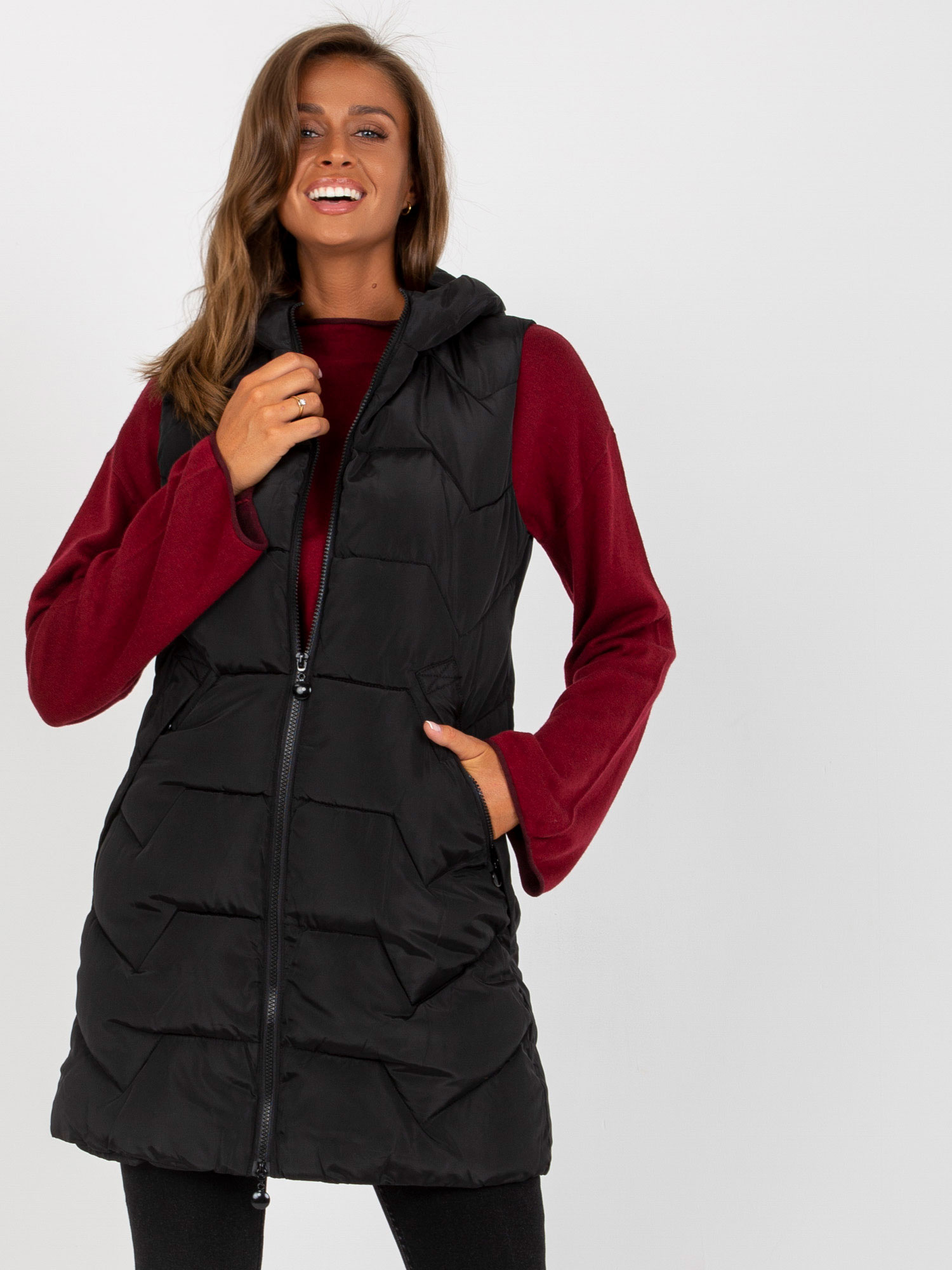 Čierna prešívaná vesta s kapucňou -NM-KZ-P22-6618.52P-black Veľkosť: XL