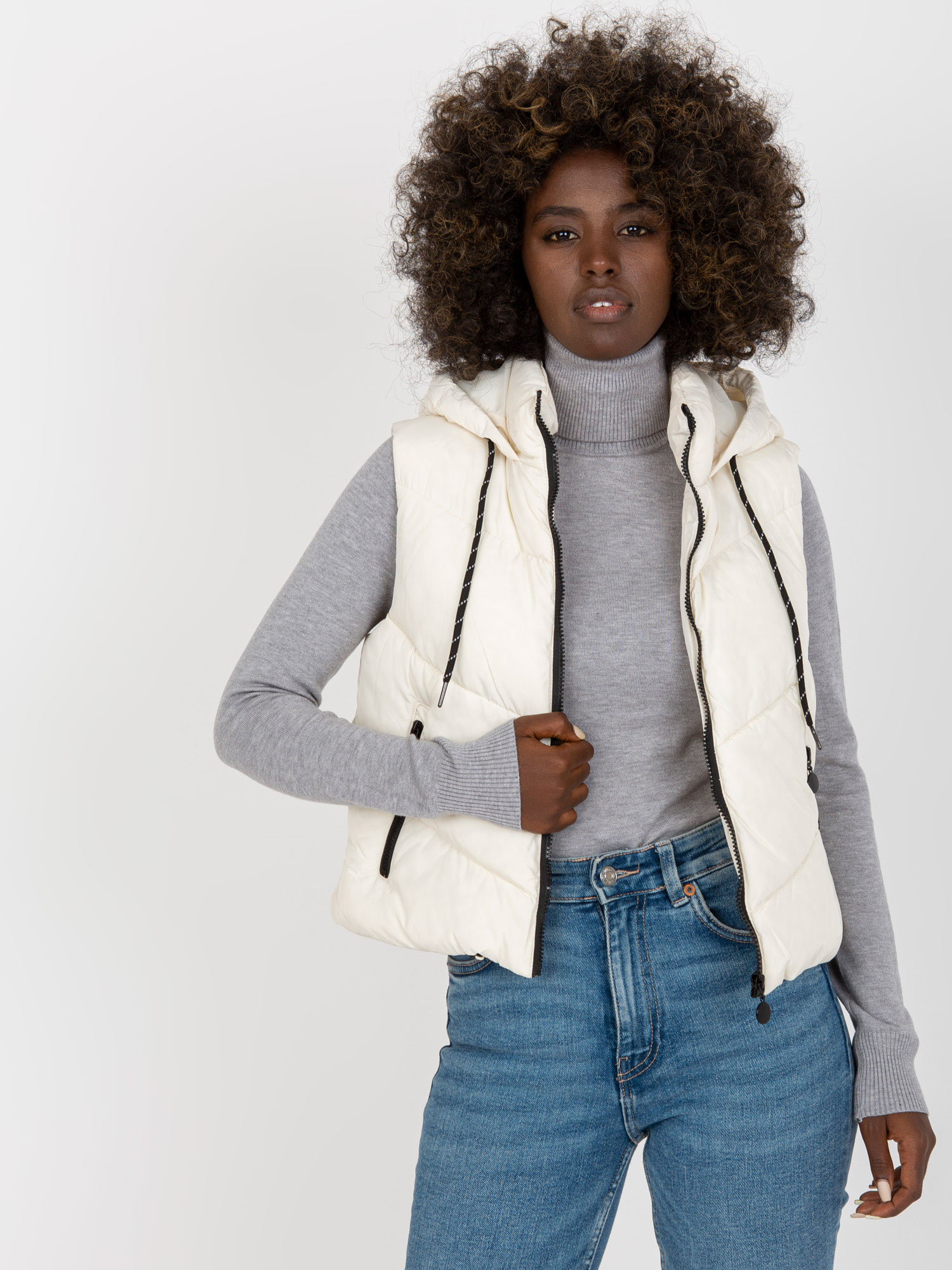 Krátka vesta s kapucňou NM-KZ-H-927/11.84-ecru Veľkosť: XL