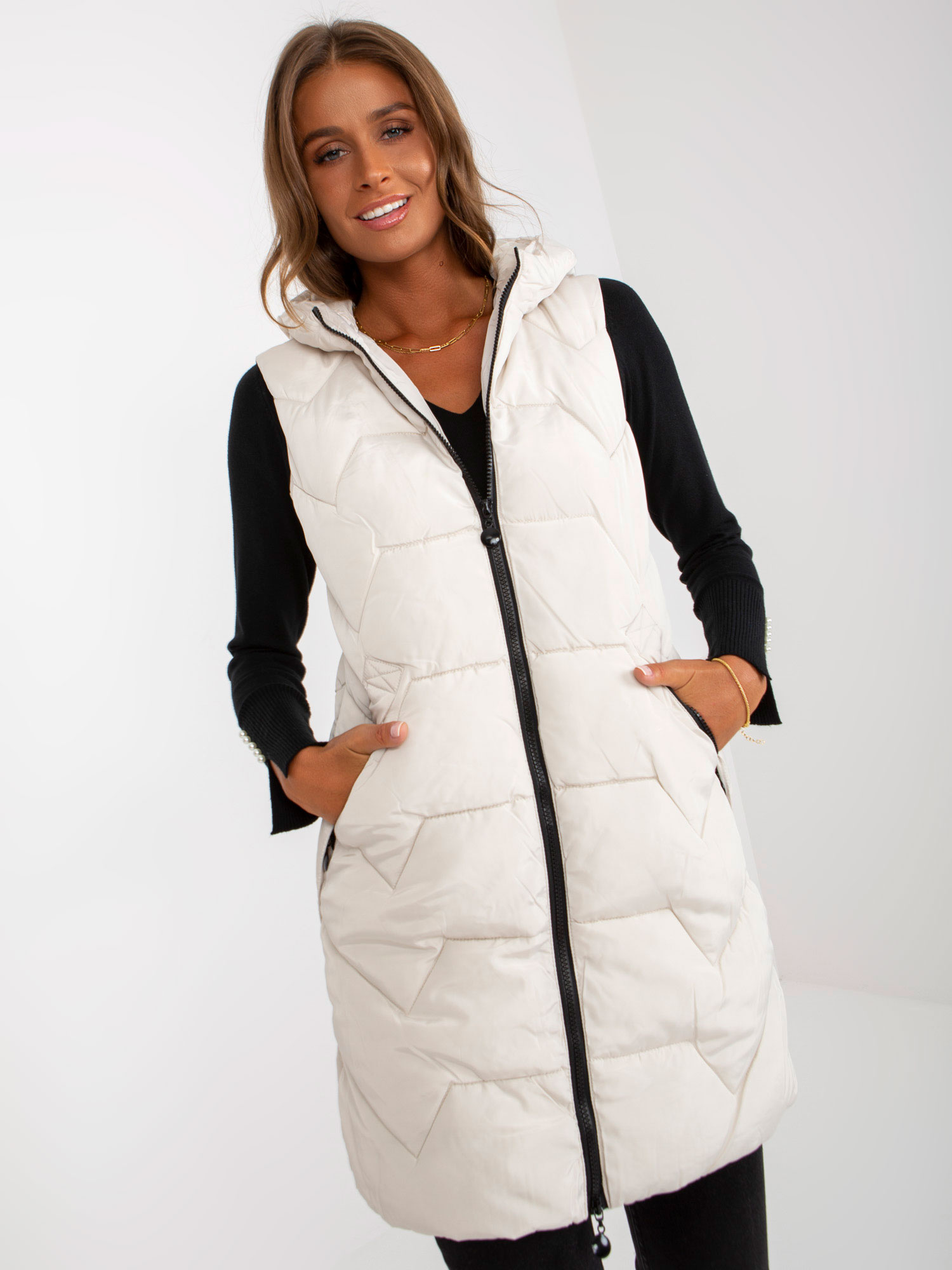 Svetlobéžová dlhá vesta -NM-KZ-P22-6618.92P-light beige Veľkosť: L