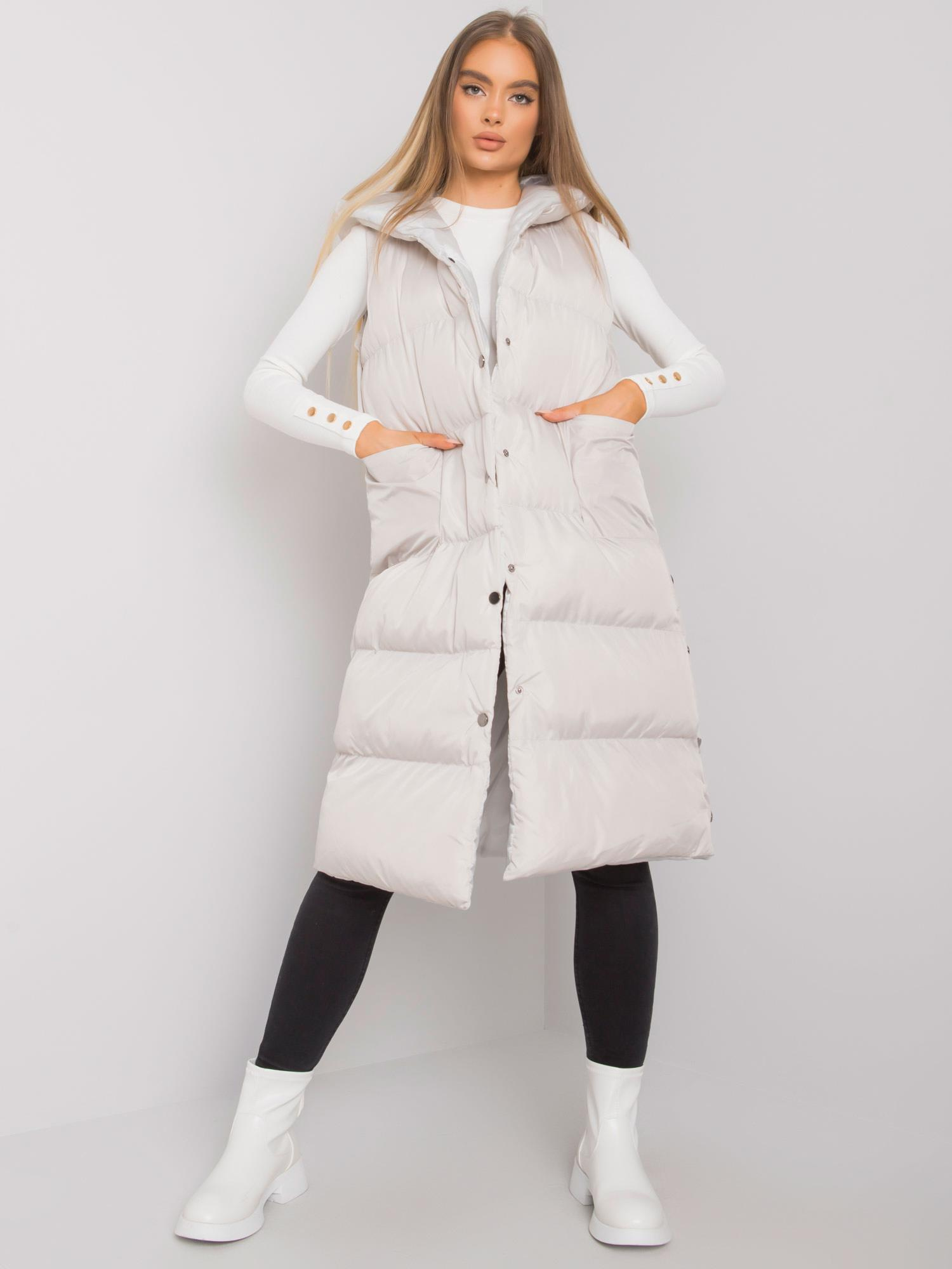 Svetlosivá dámska prešívaná dlhá vesta LC-KZ-2021.28X-light gray Veľkosť: S