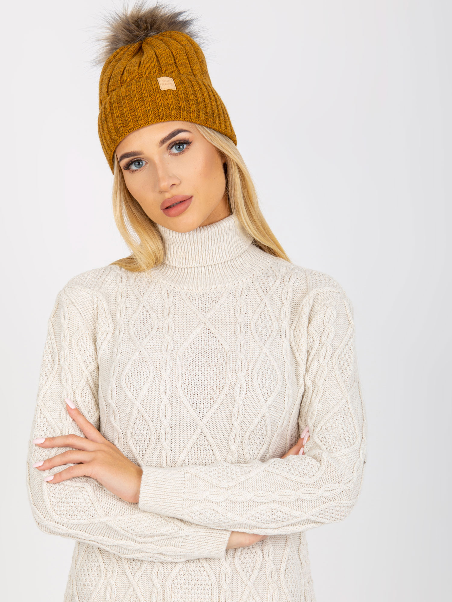 Tmavožltá čiapka s brmbolcom -JK-SK-8.71-dark yellow Veľkosť: ONE SIZE