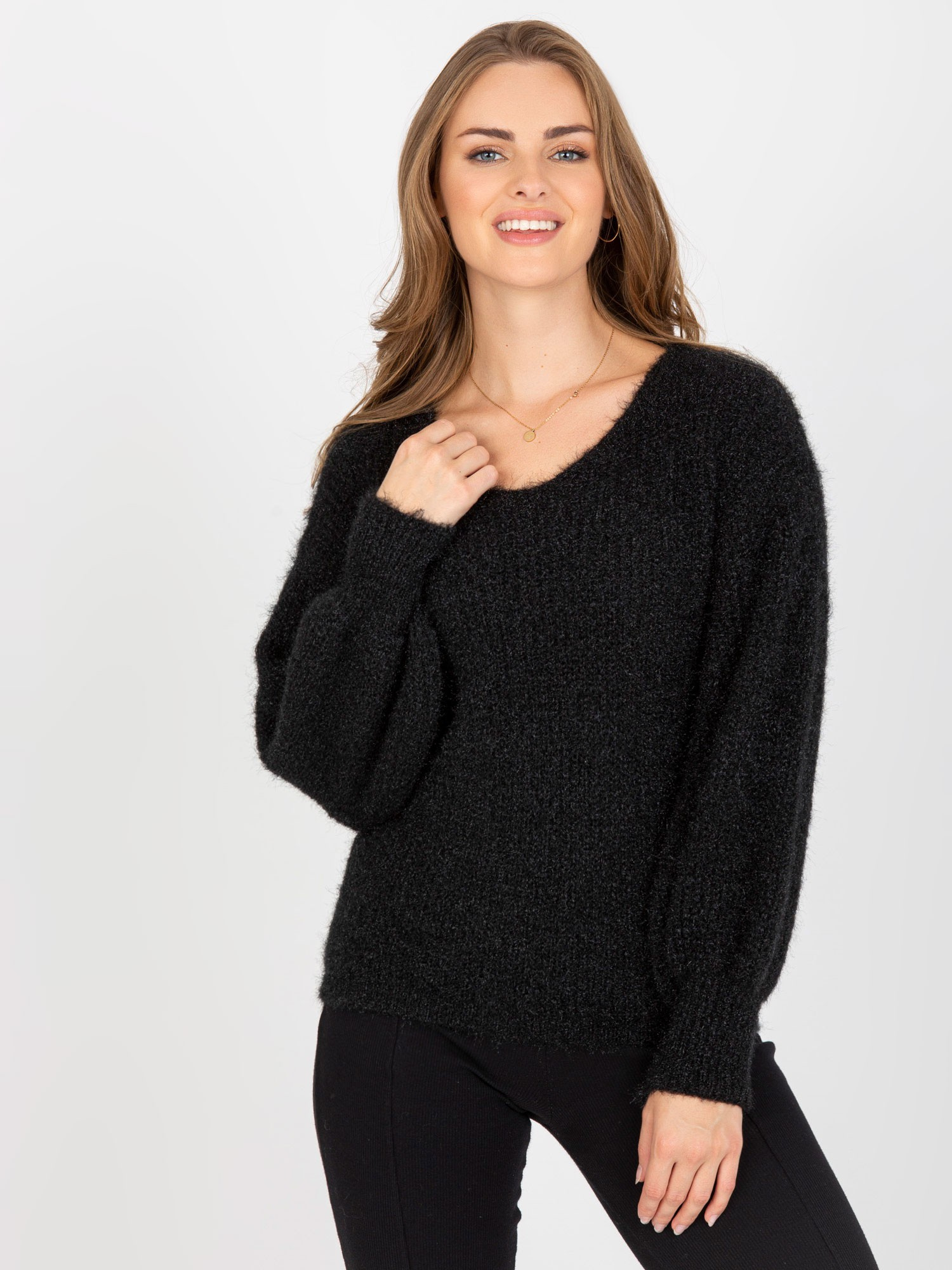 Čierny pletený sveter TW-SW-BI-9029.84-black Veľkosť: ONE SIZE