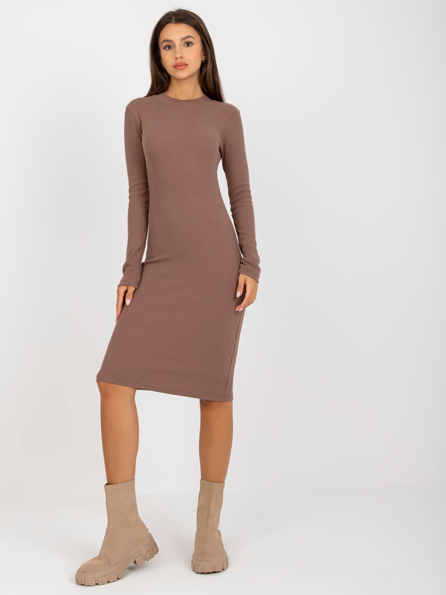 Hnedé rebrované šaty so stojačikom -EM-SK-672.04P-brown Veľkosť: ONE SIZE