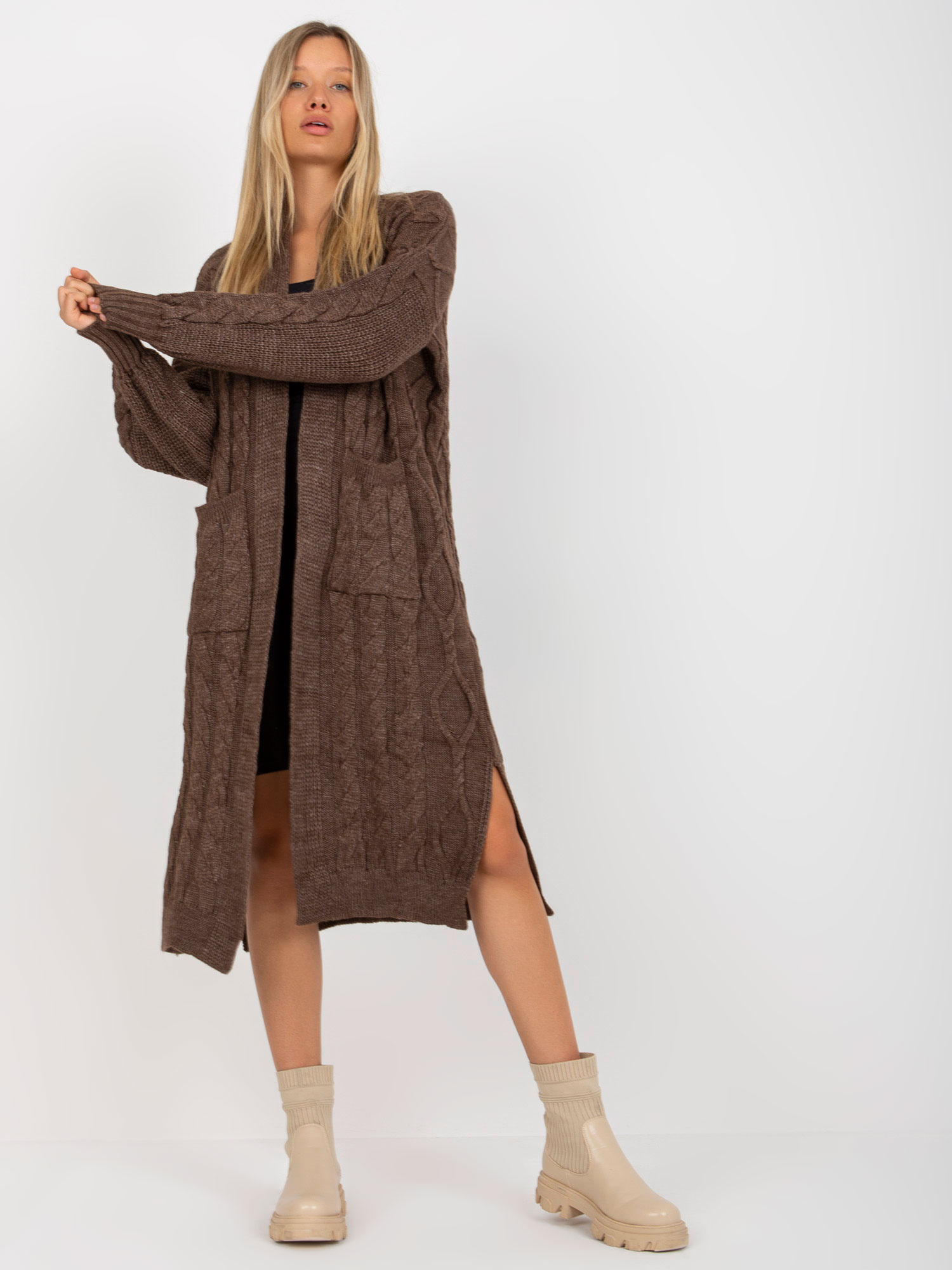Hnedý maxi kardigan s vreckami LC-SW-8032.34P-brown Veľkosť: ONE SIZE