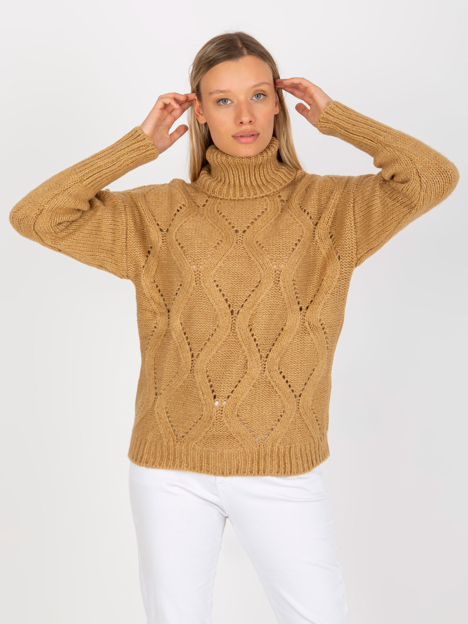Béžový oversized svetrík s rolákom LC-SW-3019.05P-camel Veľkosť: ONE SIZE