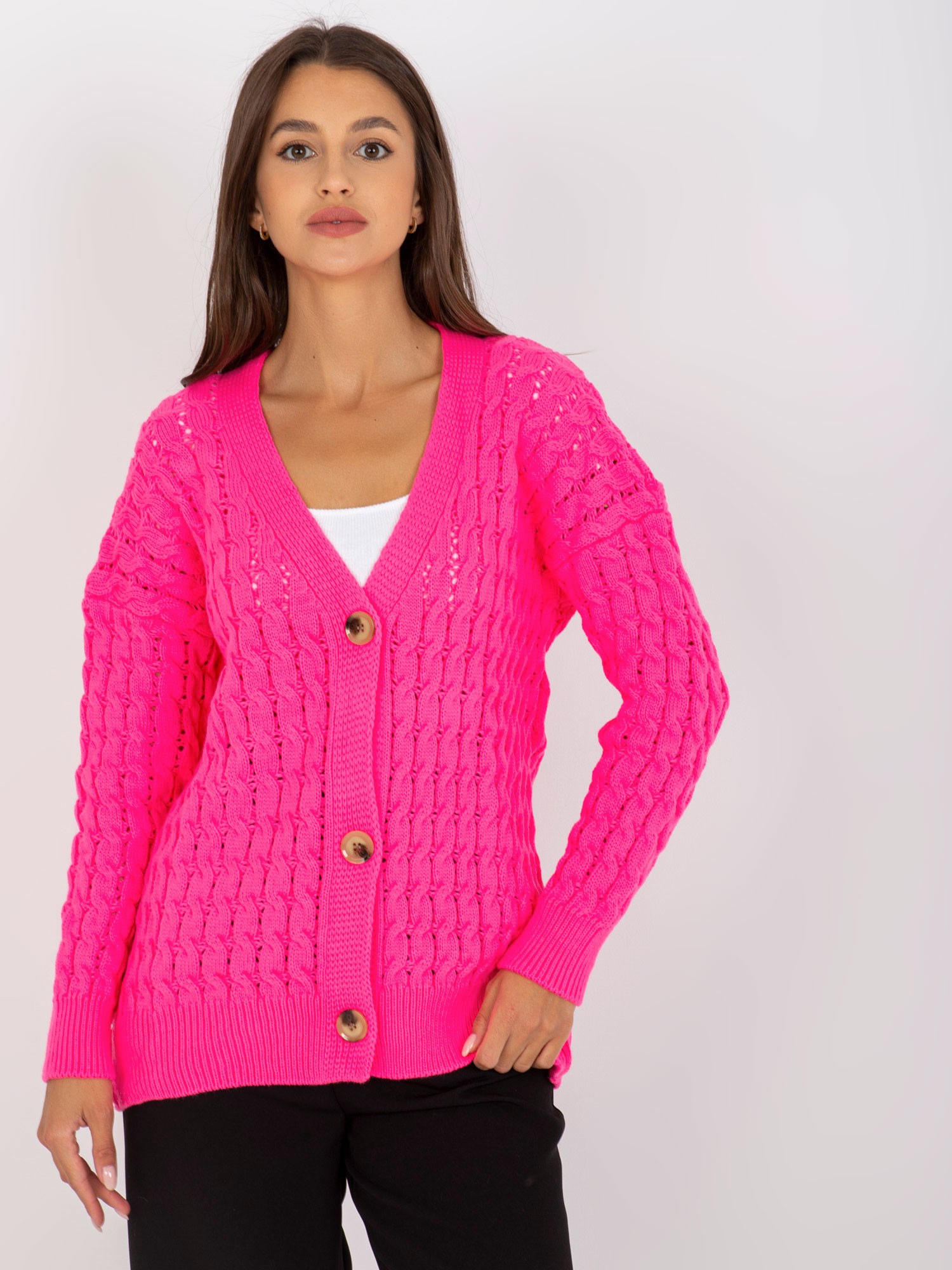 NEÓNOVO RUŽOVÝ PLETENÝ SVETER NA GOMBÍKY LC-SW-8036.74P-FLUO PINK Veľkosť: ONE SIZE