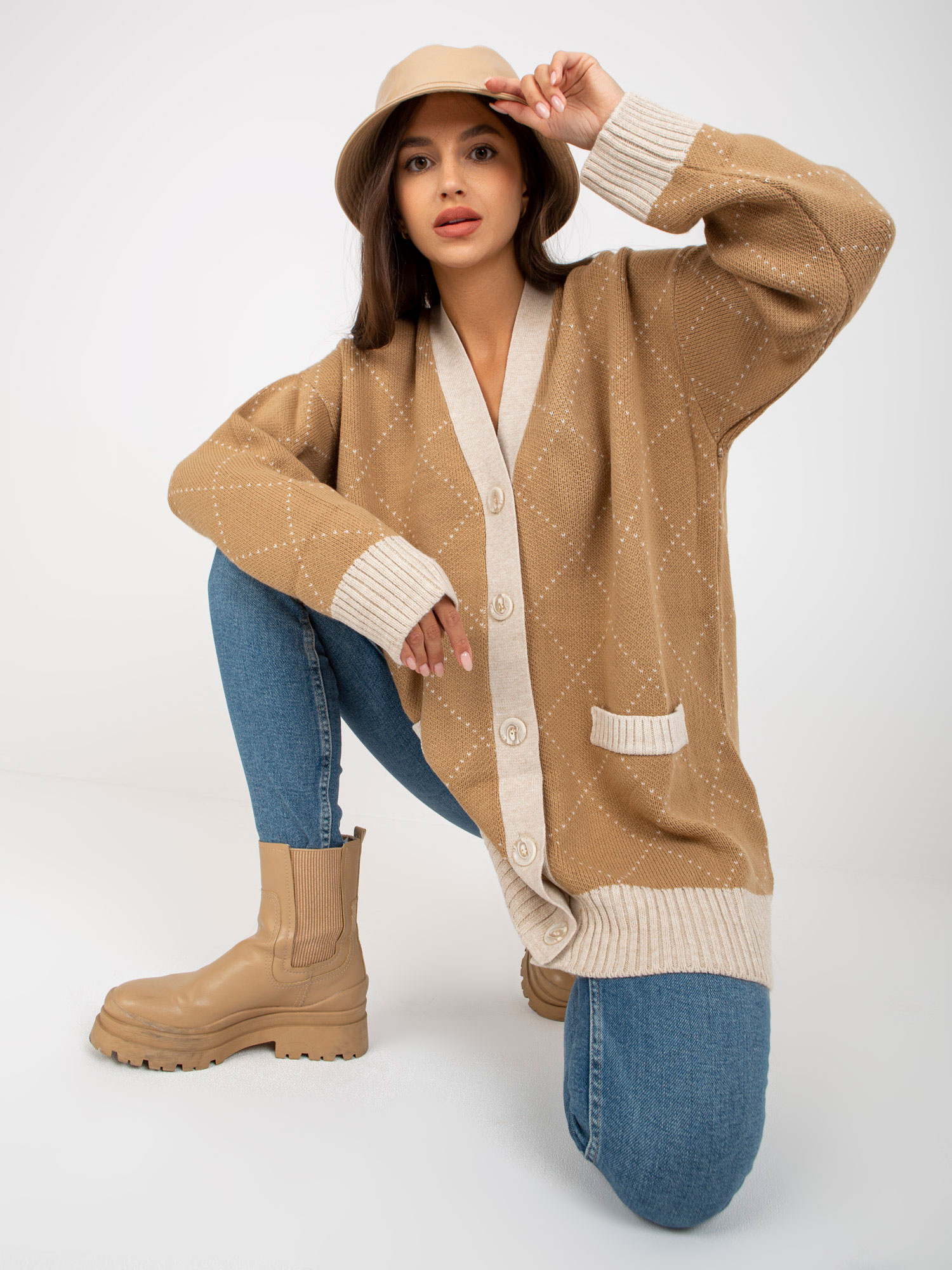 Béžový voľný sveter na gombíky s lemovaním -LC-SW-0258.03P-camel Veľkosť: ONE SIZE