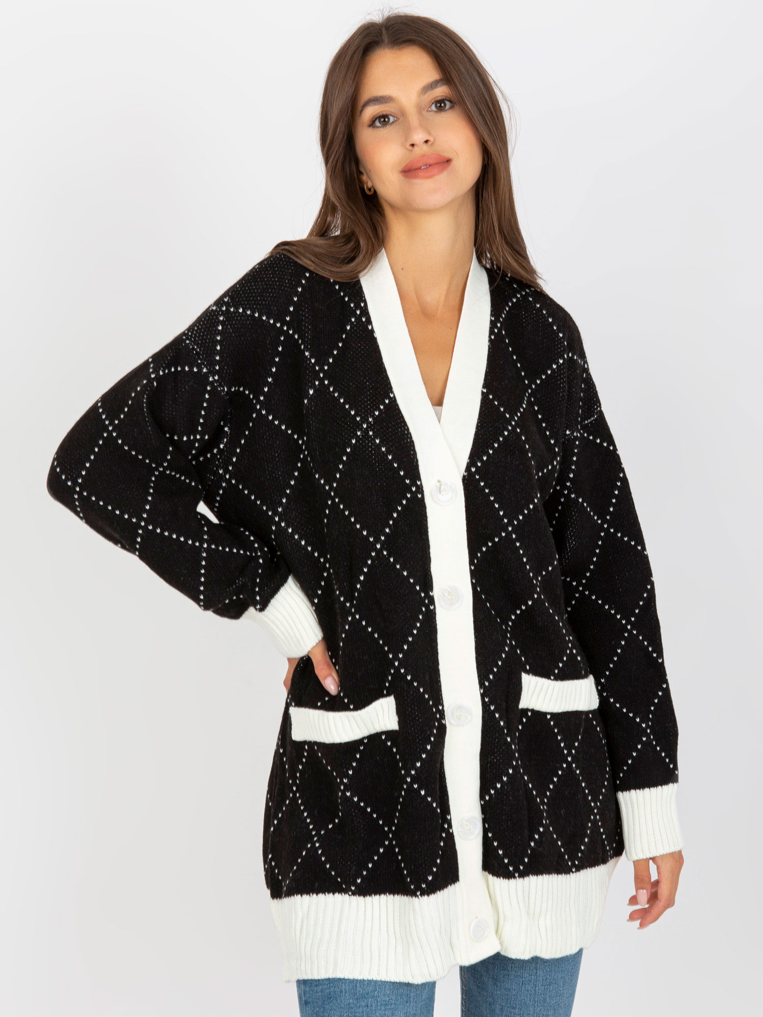 Čierny voľný sveter na gombíky s lemovaním -LC-SW-0258.03P-black Veľkosť: ONE SIZE