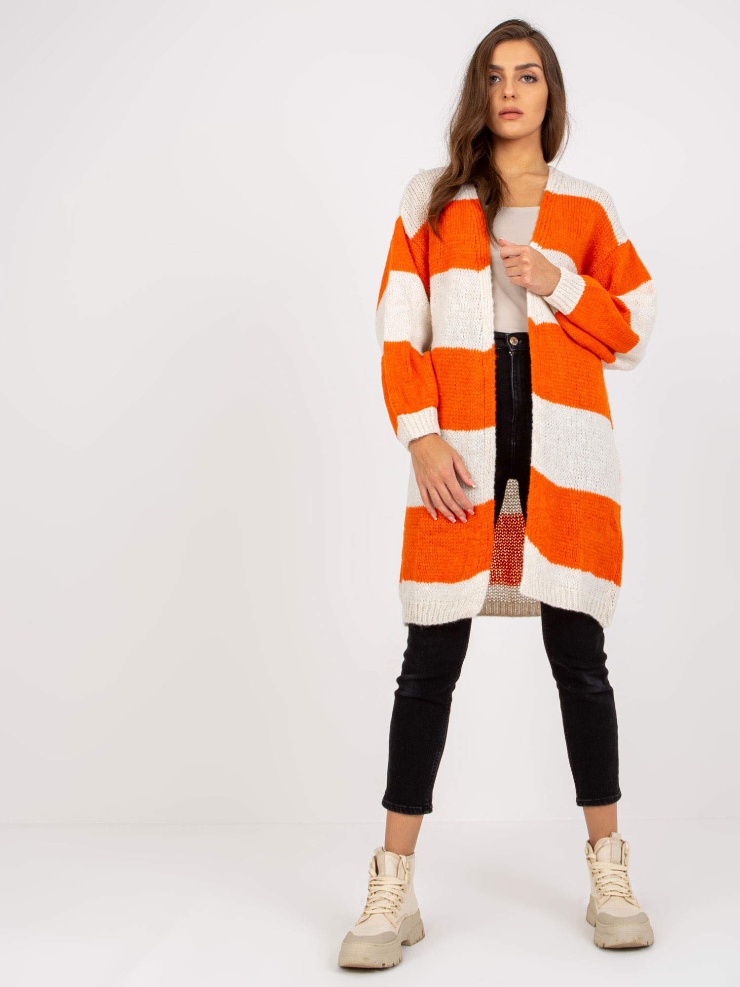 Dlhší voľný pletený kardigan - oranžová-smotanová -TW-SW-BI-M3022.29X-orange.ecru Veľkosť: ONE SIZE