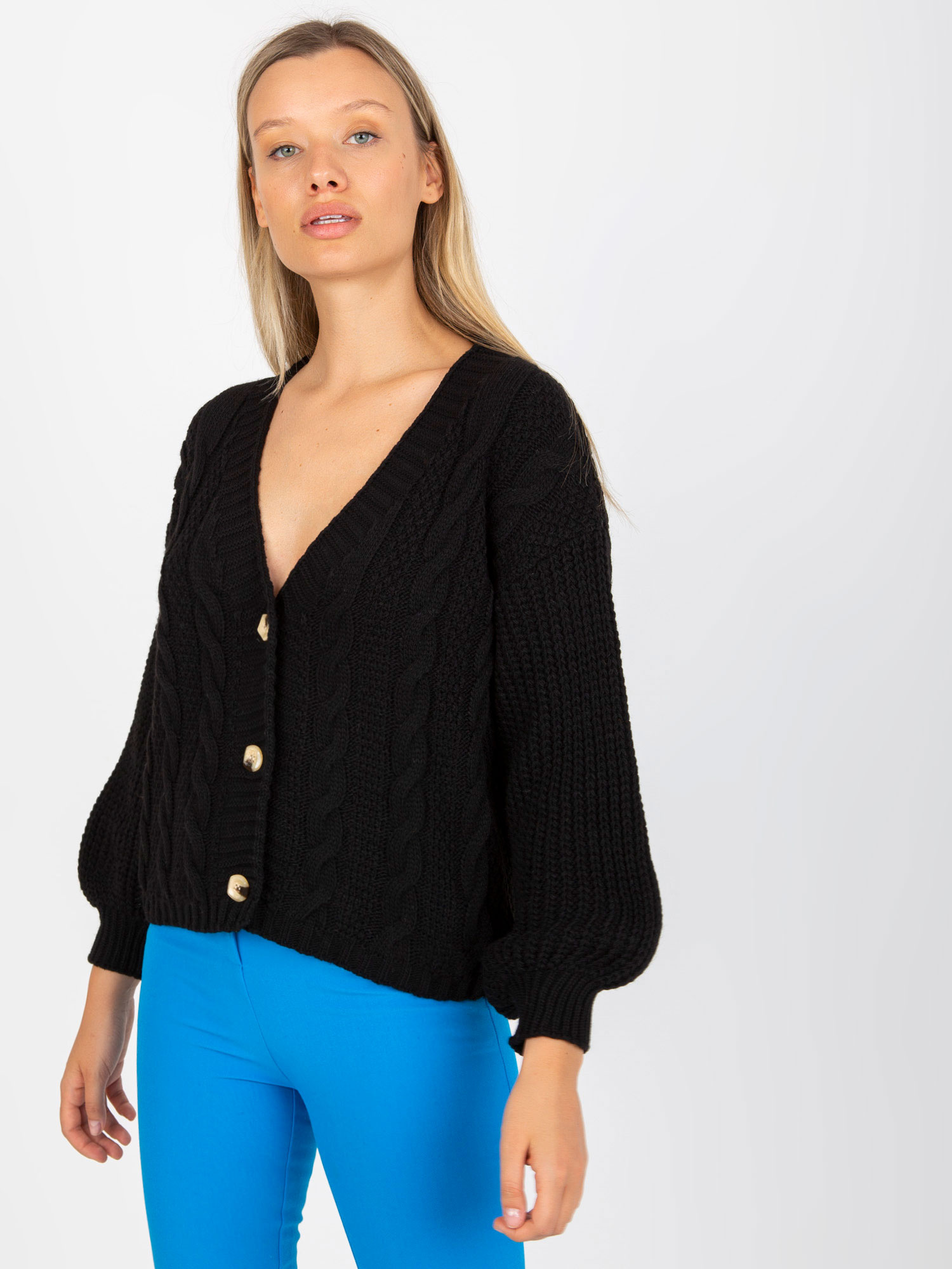 Čierny pletený sveter so vzorom a gombíkovým zapínaním TW-SW-BI-6030.02-black Veľkosť: ONE SIZE