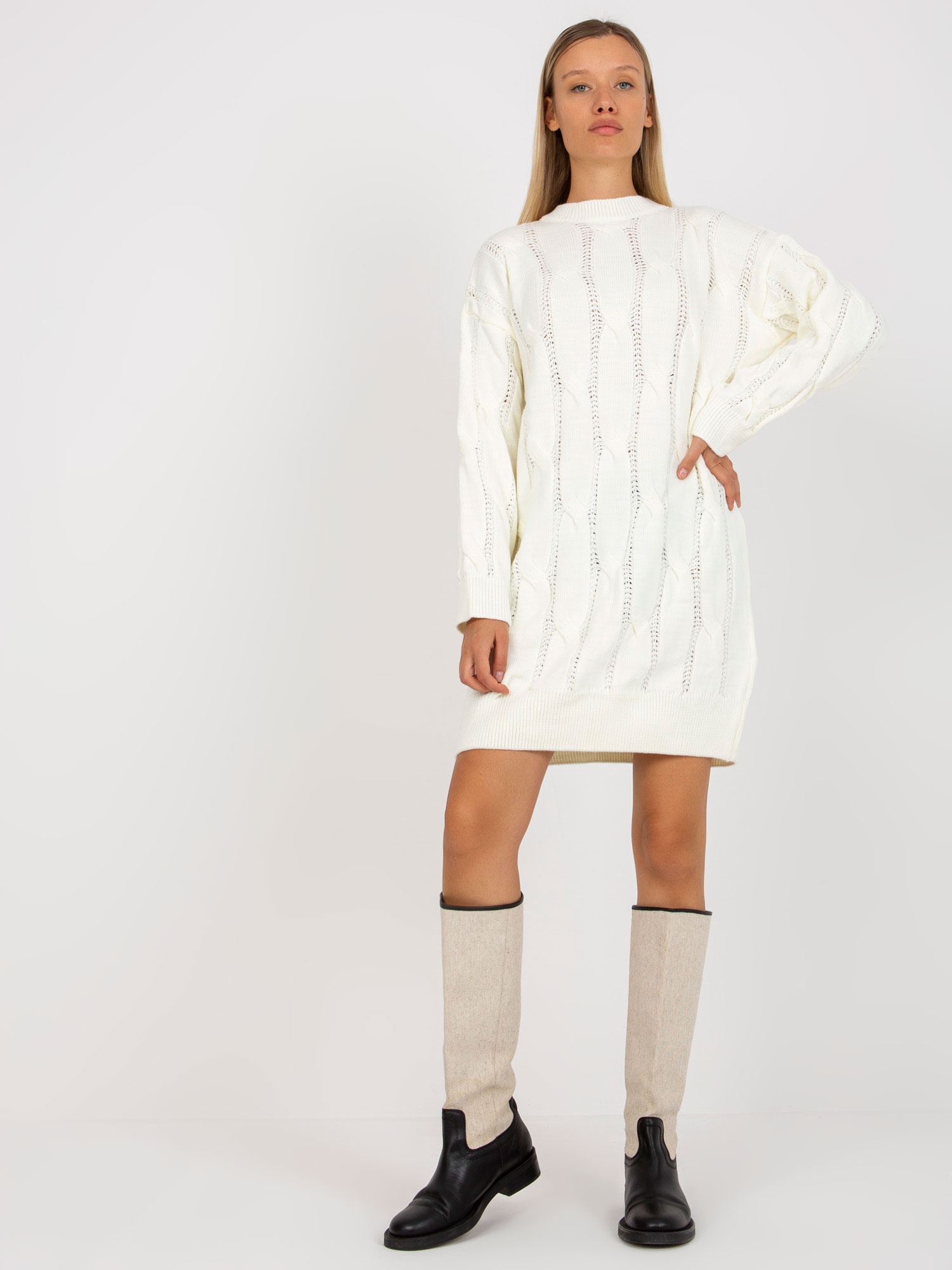 Smotanové úpletové mini šaty so stojačikom -LC-SW-0297.35P-ecru Veľkosť: ONE SIZE