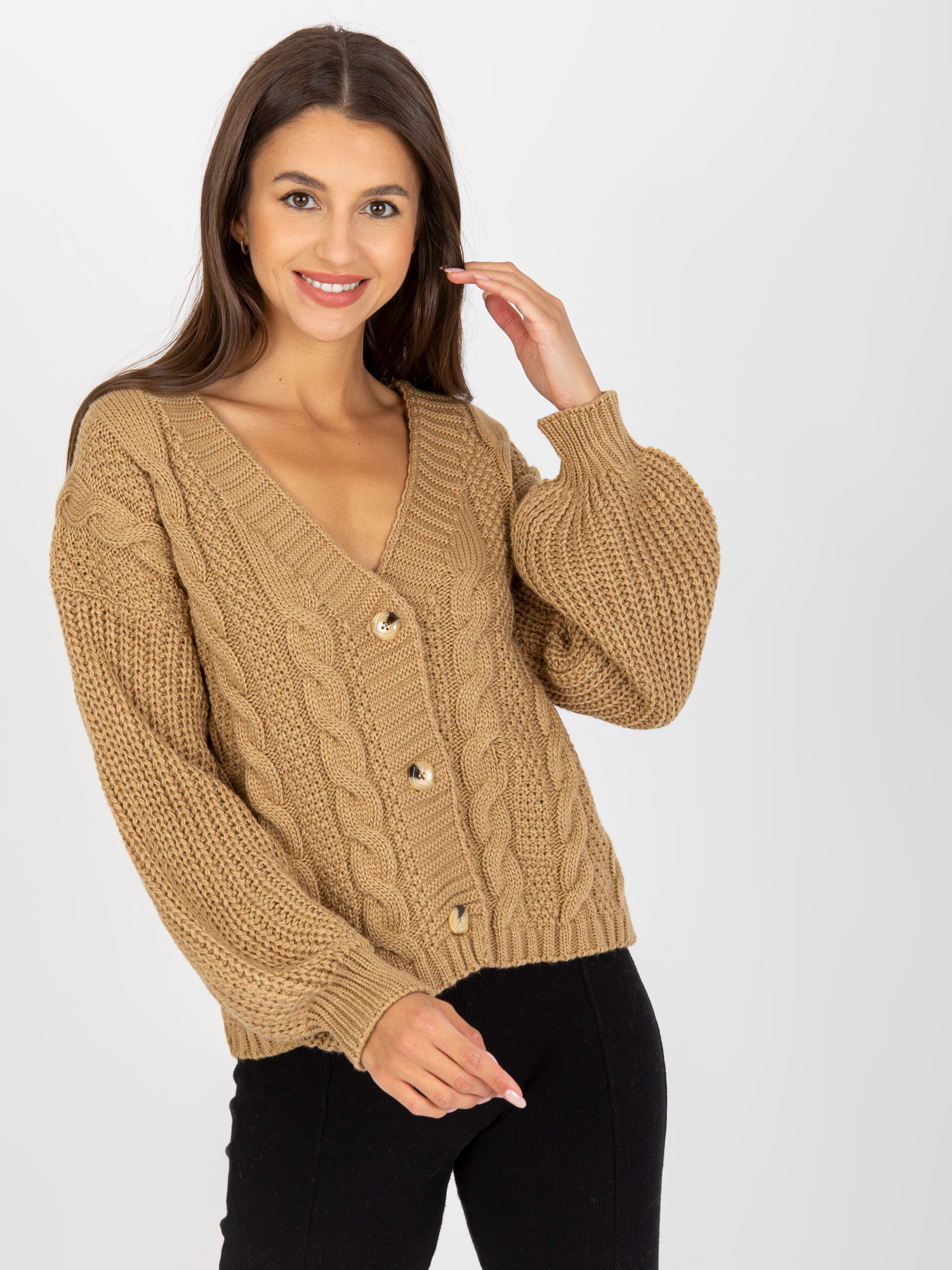 BÉŽOVÝ PLETENÝ SVETER SO VZOROM A GOMBÍKOVÝM ZAPÍNANÍM TW-SW-BI-6030.02-BEIGE Veľkosť: ONE SIZE