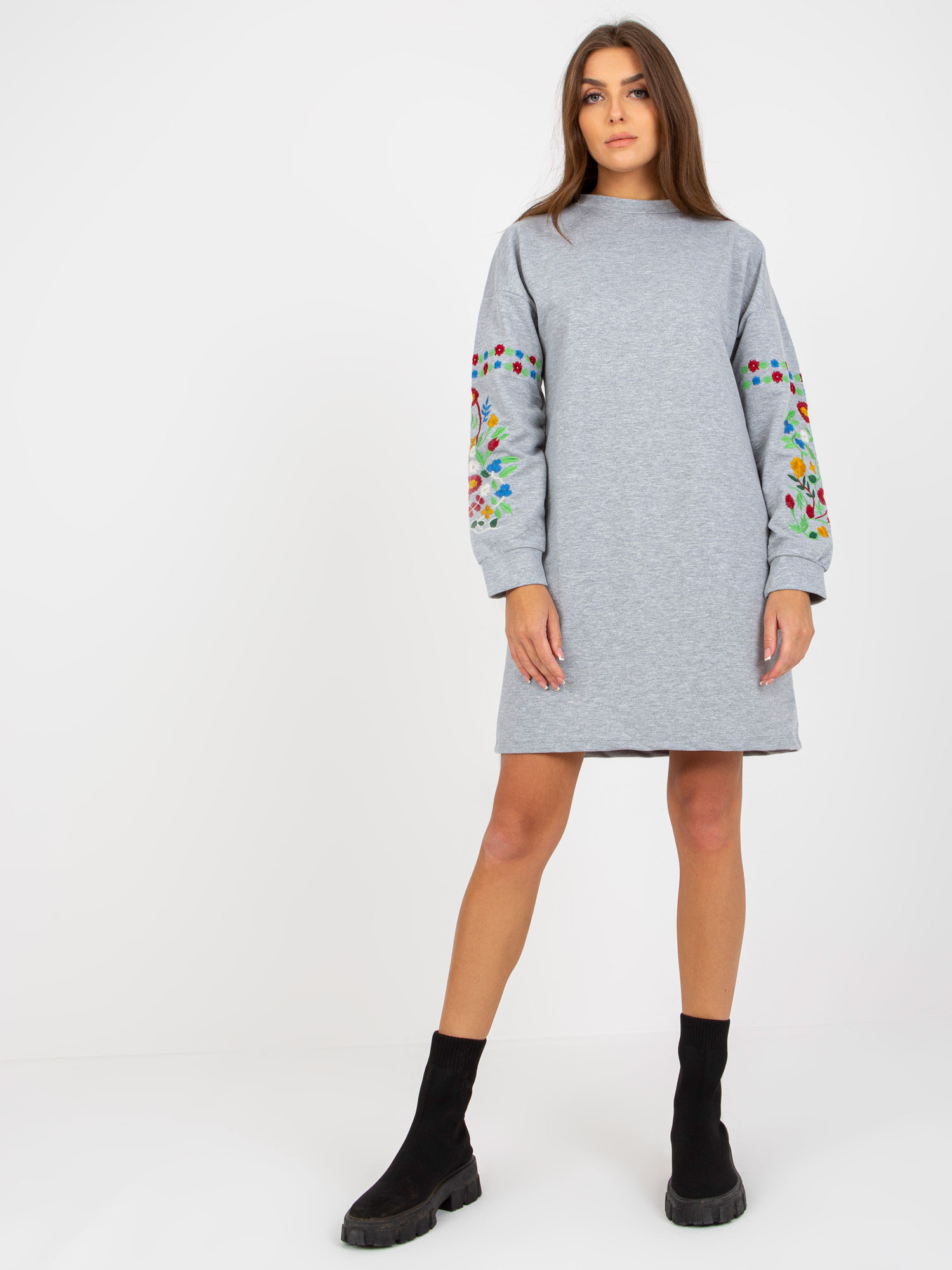 Sivé mikinové šaty s výšivkou na rukávoch -MB-SK-8023.26-grey Veľkosť: L/XL