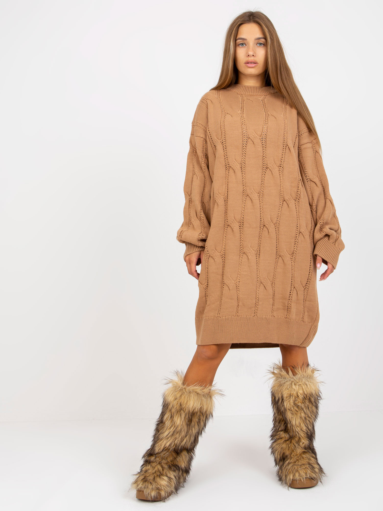 Hnedé úpletové mini šaty so stojačikom LC-SW-0297.35P-camel Veľkosť: ONE SIZE