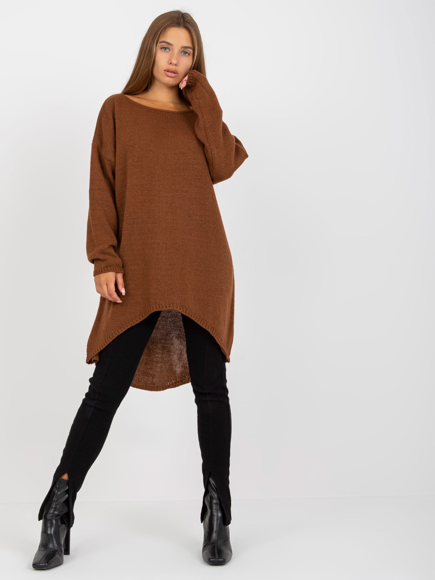 Hnedý sveter Dusty s predĺženým chrbtom -TW-SW-BI-1222.13X-brown Veľkosť: ONE SIZE