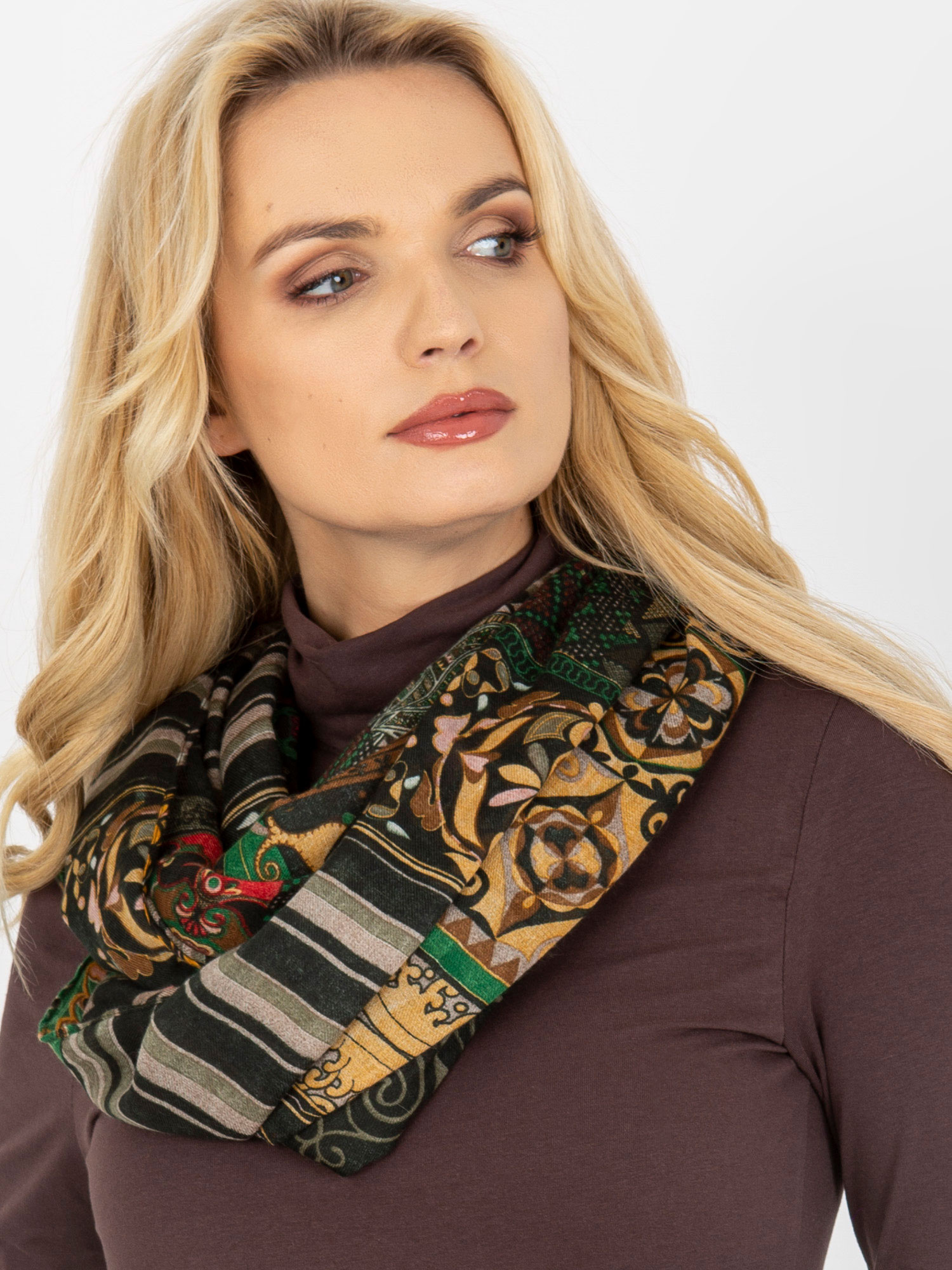 Vzorovaná dámska šatka - khaki AT-KM-ENEC-A9.91 Veľkosť: ONE SIZE