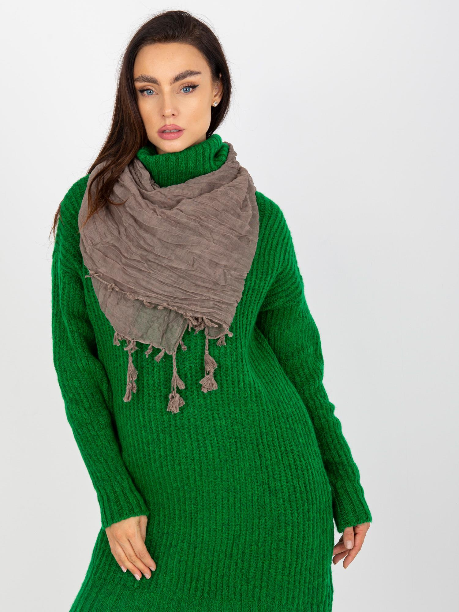 Tmavobéžová šatka so strapcami -AT-CH-BF48172 Veľkosť: ONE SIZE