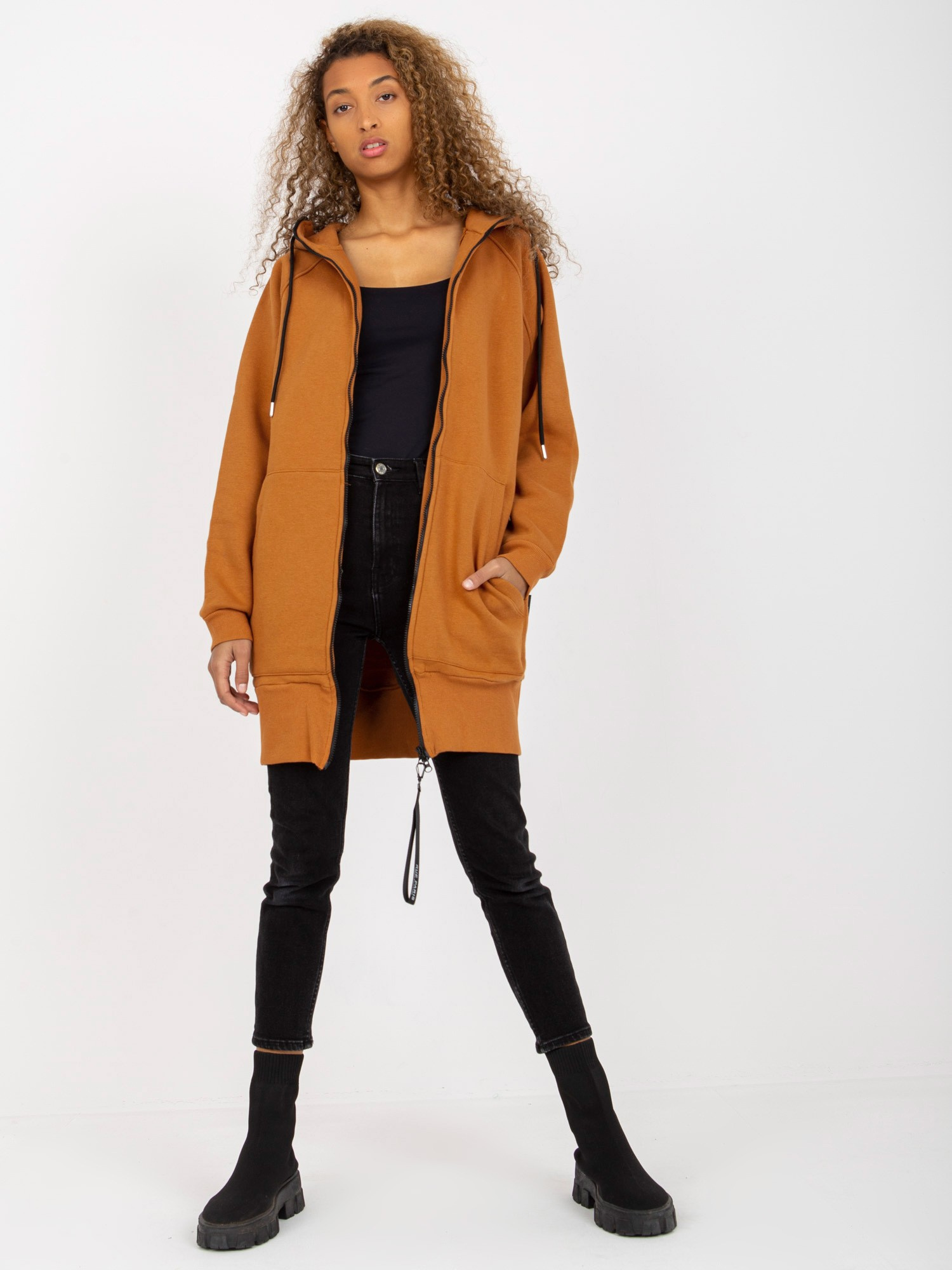 Svetlohnedá dlhá mikina s kapucňou -AP-BL-AP-3004.32-light brown Veľkosť: S/M