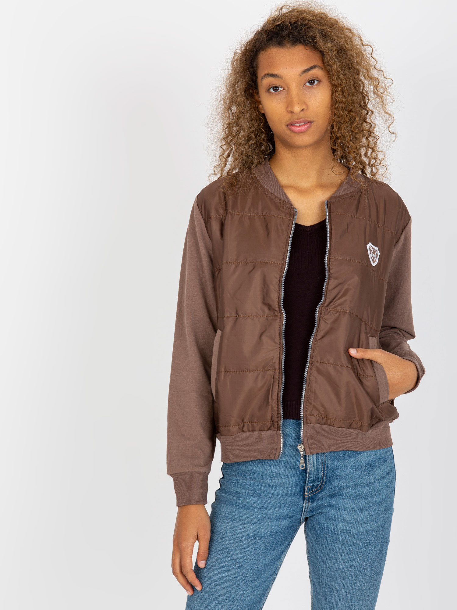 HNEDÁ BOMBER MIKINA NA ZIPS RV-BL-8229.69P-BROWN Veľkosť: S/M