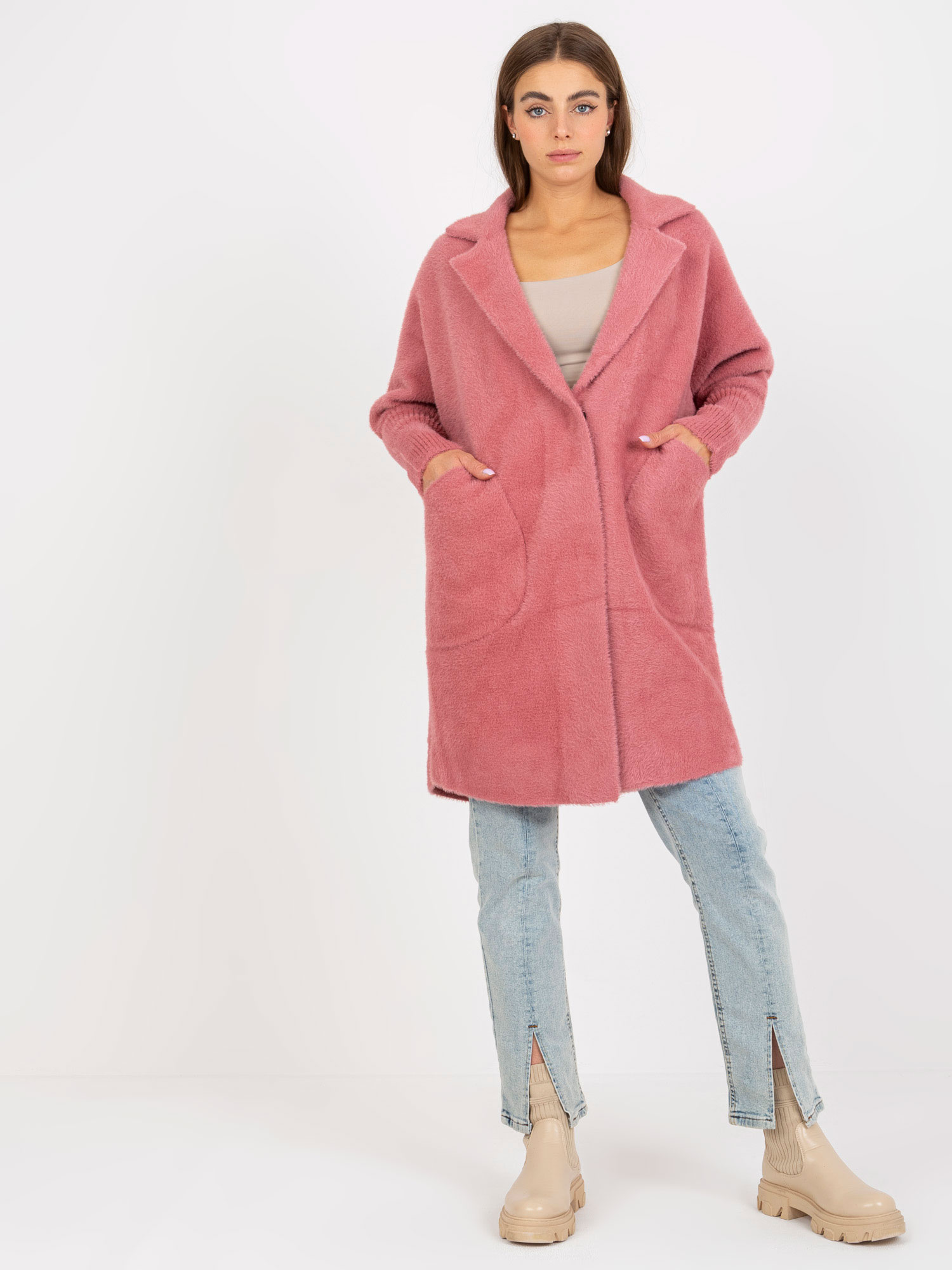 Tmavoružový teddy coat Eveline s vreckami MBM-PL-1521.97P-dark pink Veľkosť: ONE SIZE