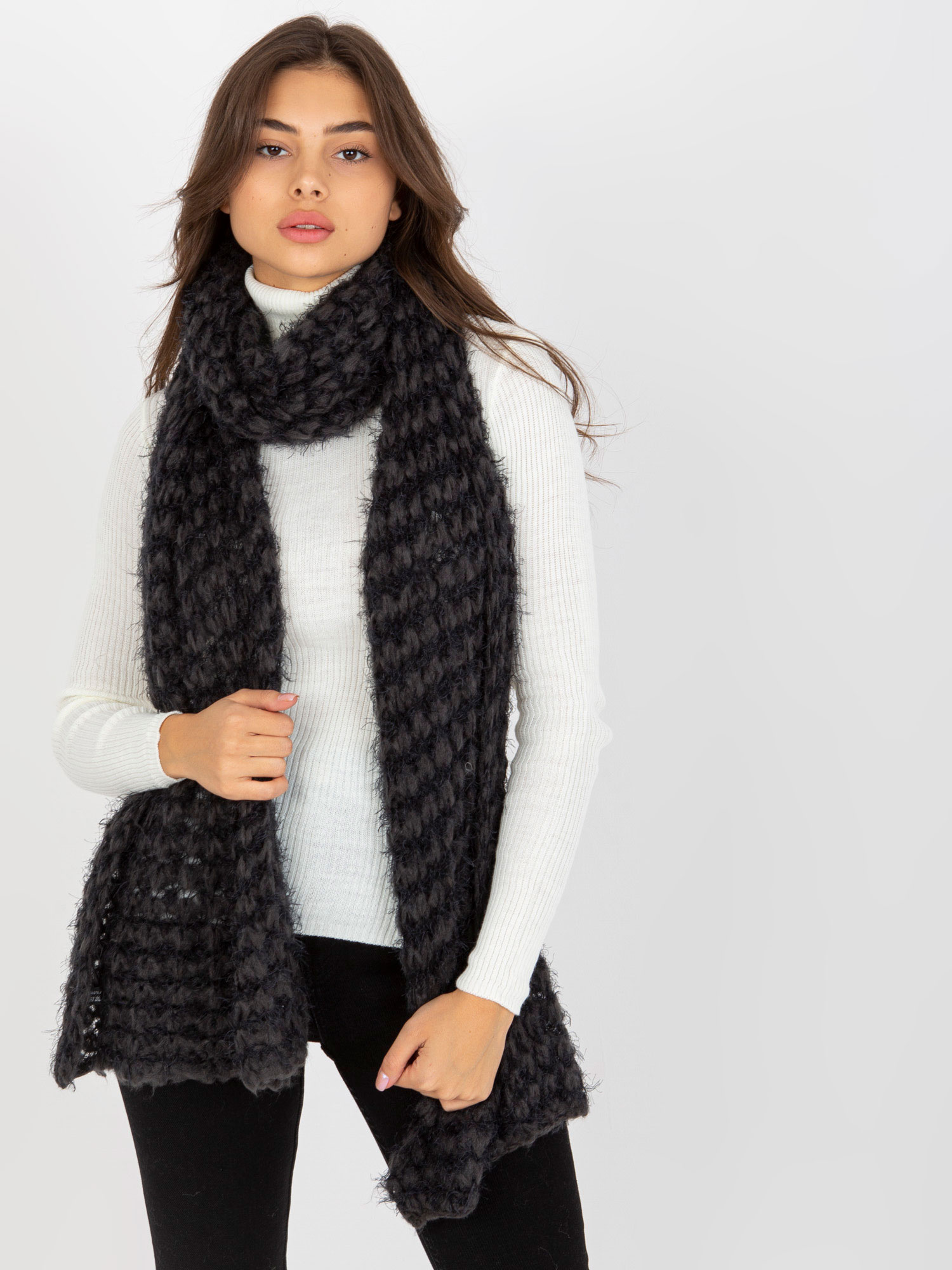 Tmavosivý teplý šál -AT-SZ-3710.88-dark grey Veľkosť: ONE SIZE