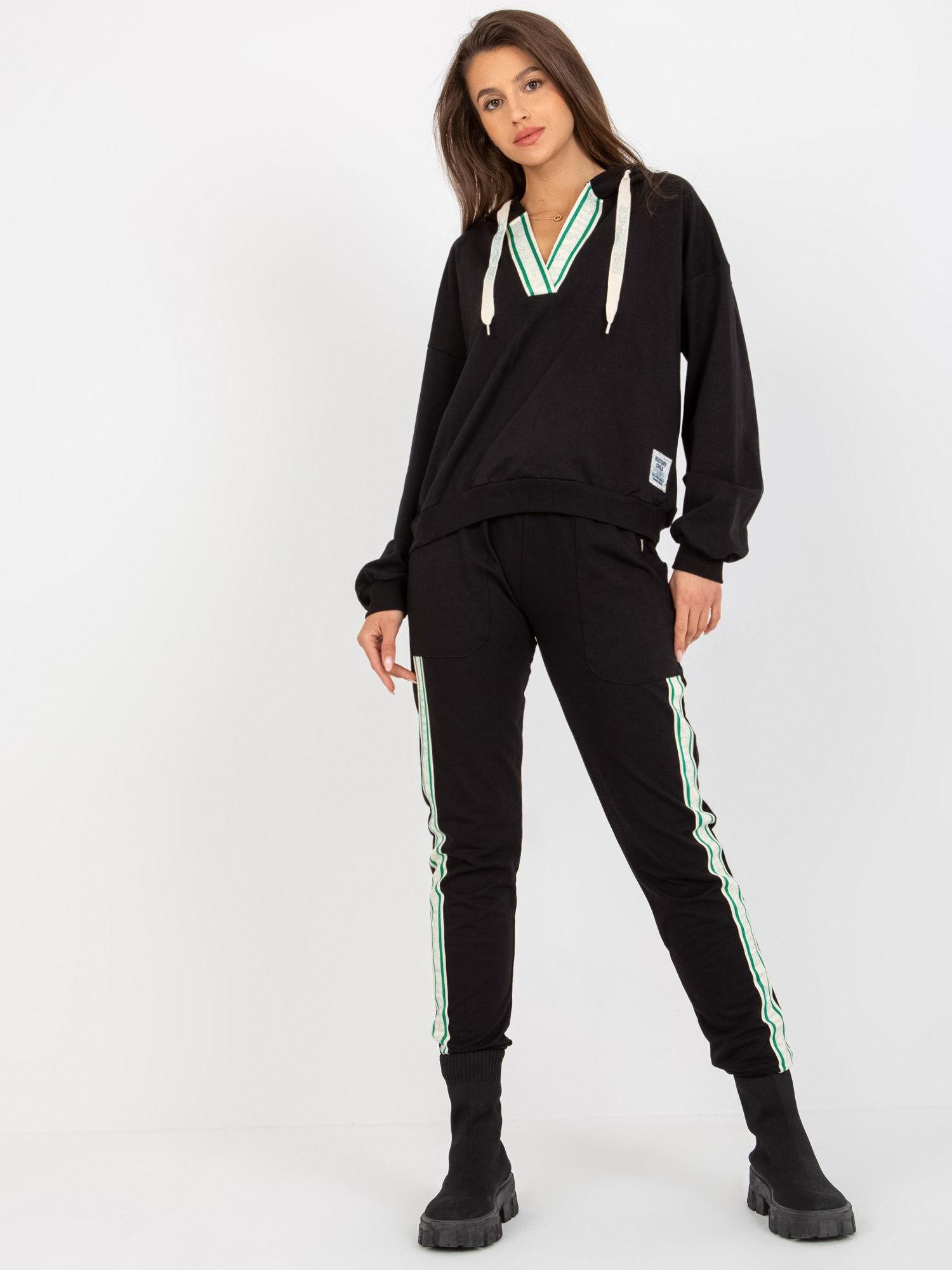 Čierna teplákovka s pruhom -RV-KMPL-8297.52Pblack Veľkosť: S/M