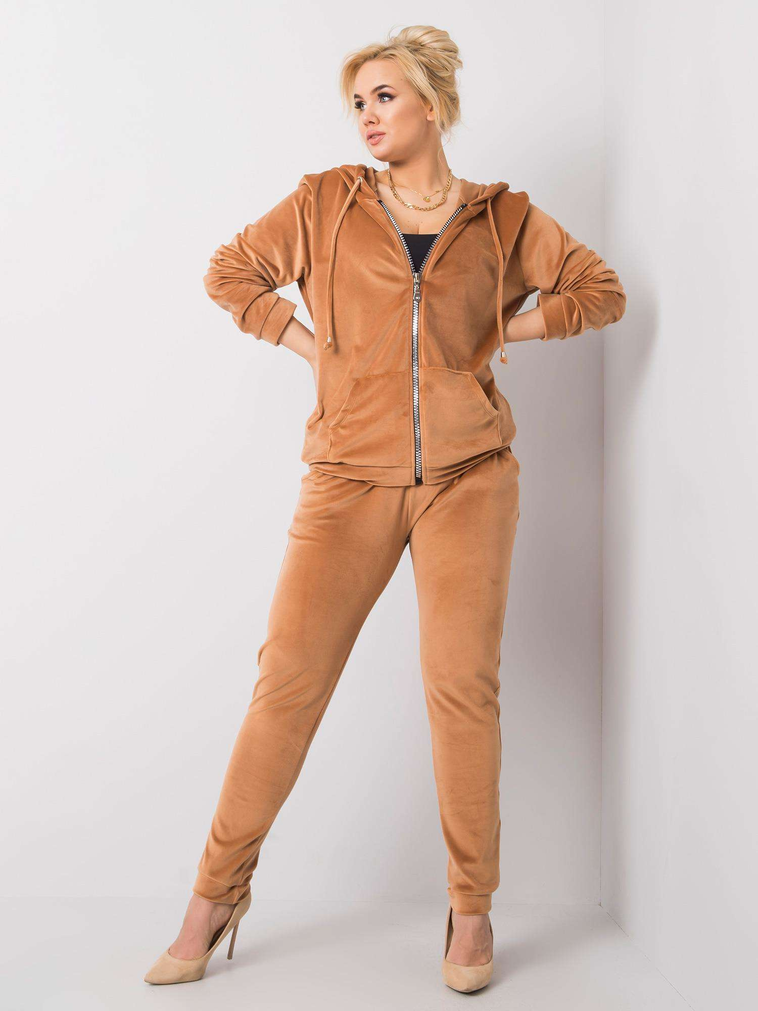 Hnedá dámska tepláková súprava -RV-KMPL-5961.18X-camel Veľkosť: 3XL