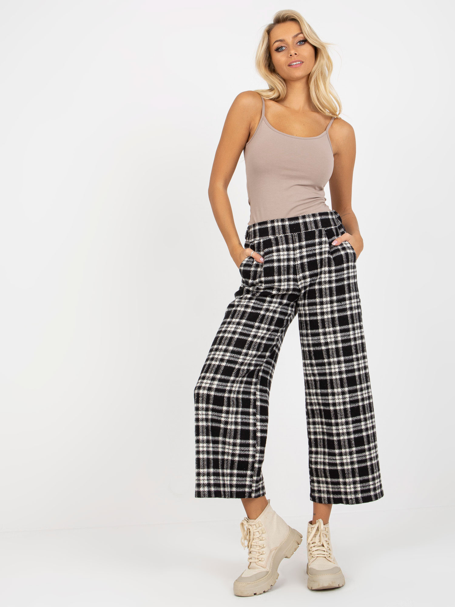 Široké čierne kárované nohavice -LK-SP-509097-2.35P-black Veľkosť: 36