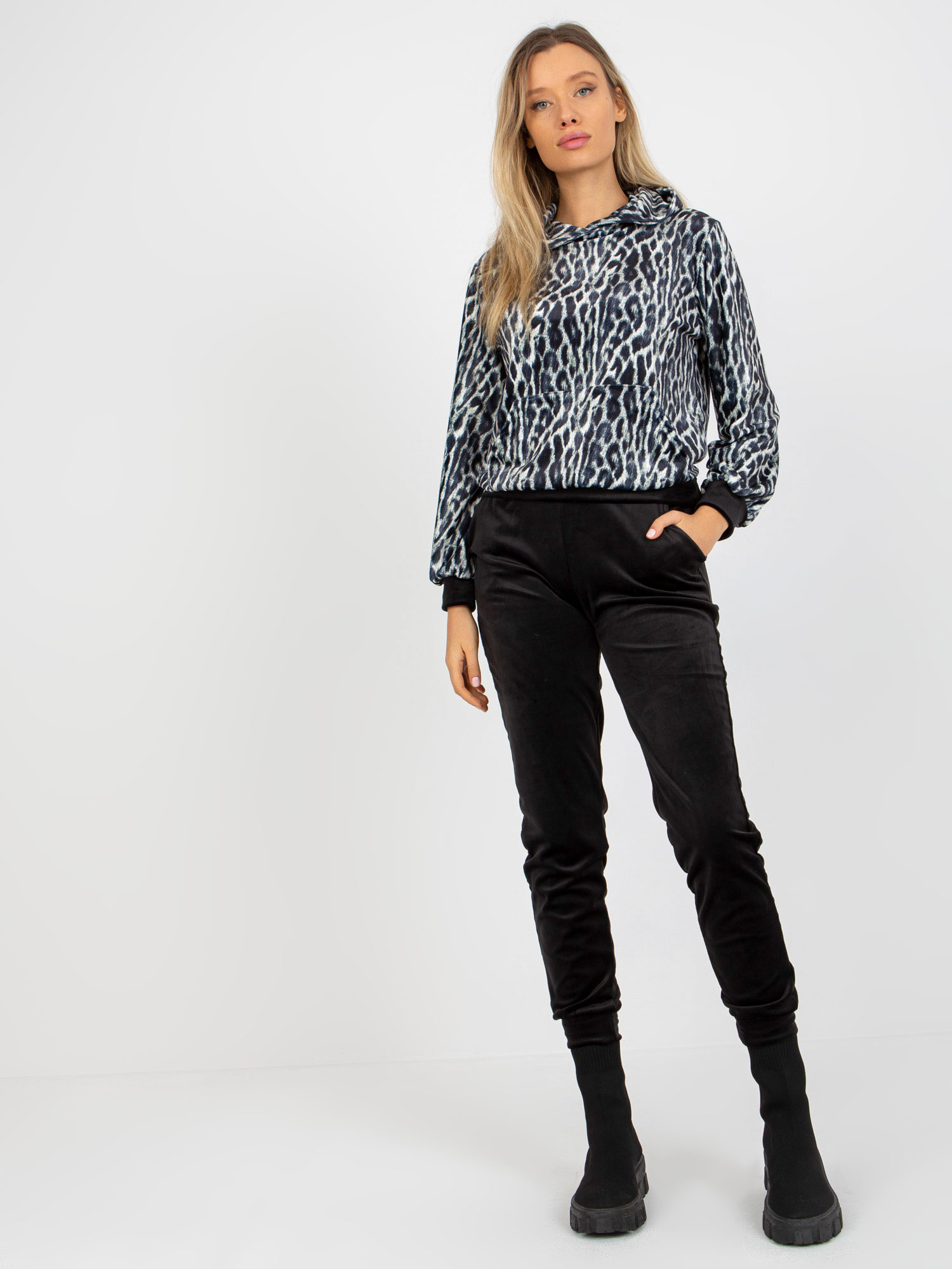 Čierno-biely leopardí komplet z velúru -WN-KMPL-2410-1.17 Veľkosť: L