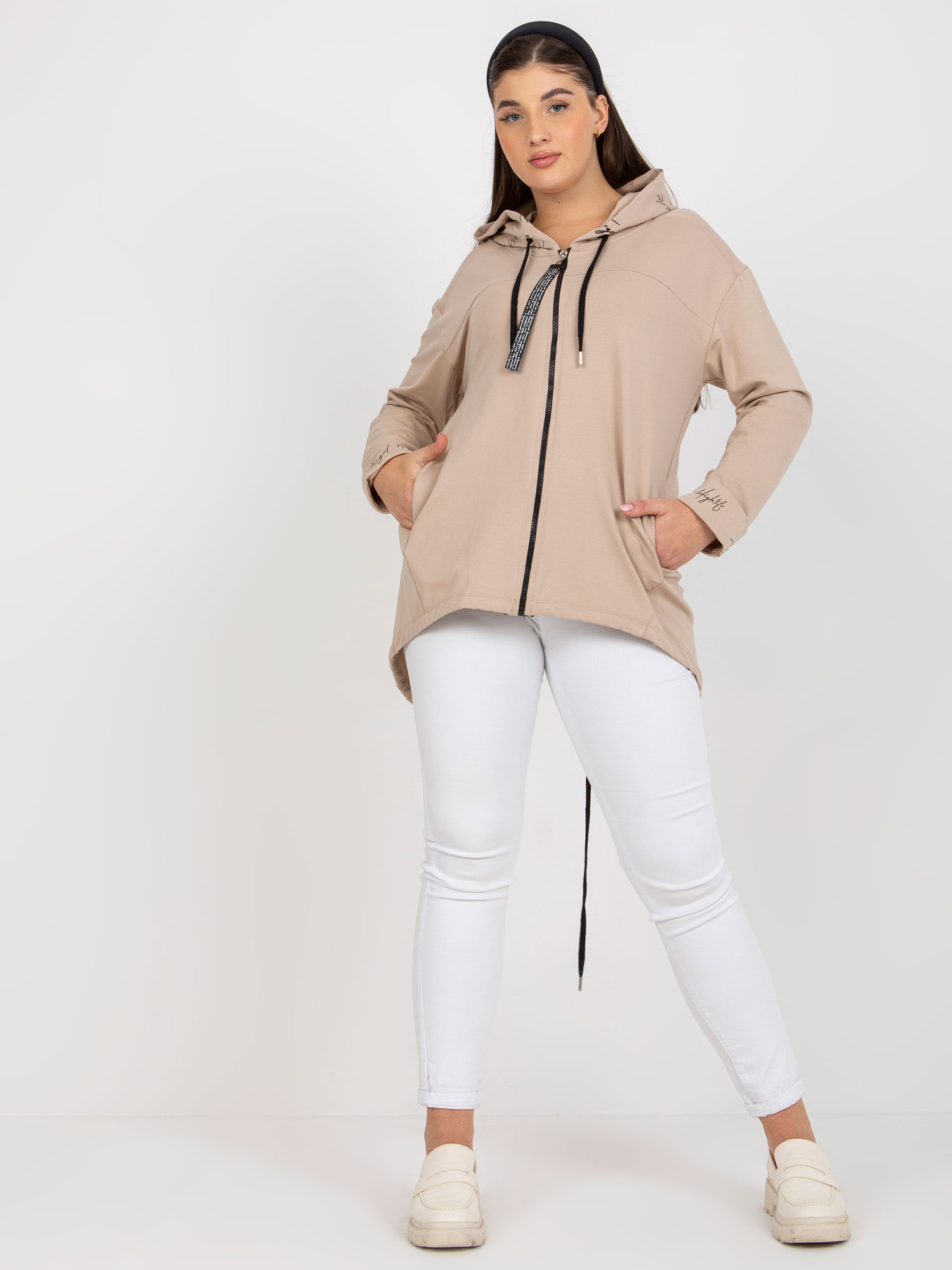 Béžová asymetrická mikina -RV-BL-8266.34P-beige Veľkosť: ONE SIZE