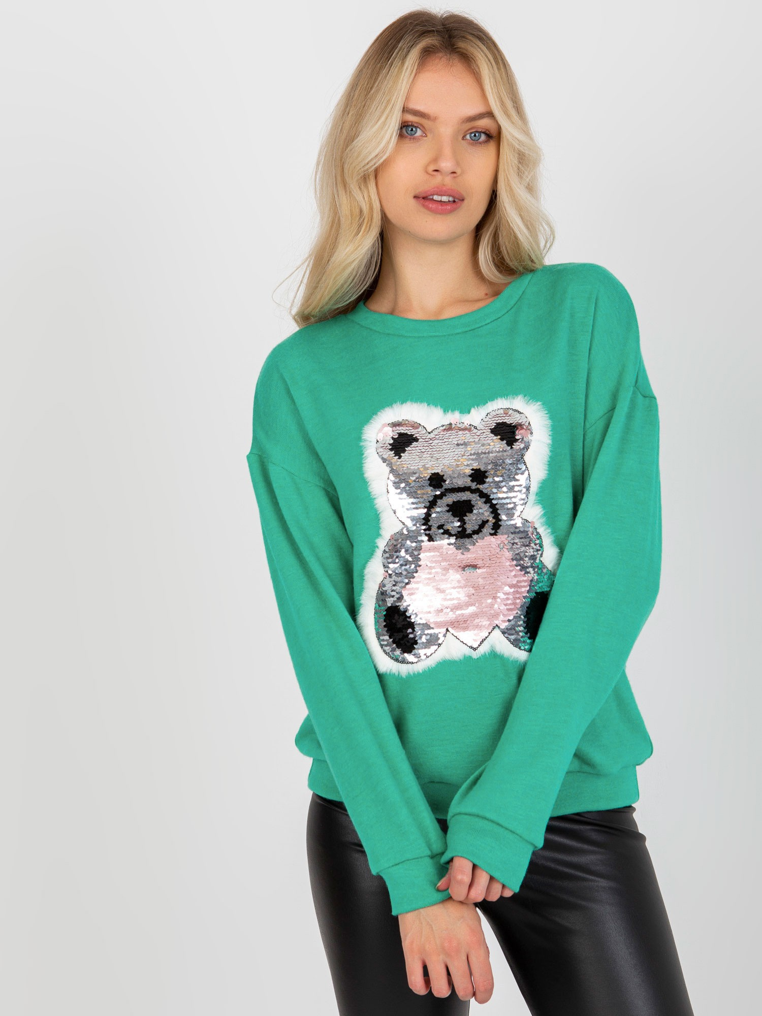 Zelená blúzka s trblietavou aplikáciou medvedíka LK-BZ-509067-1.27-tyrkys Veľkosť: ONE SIZE