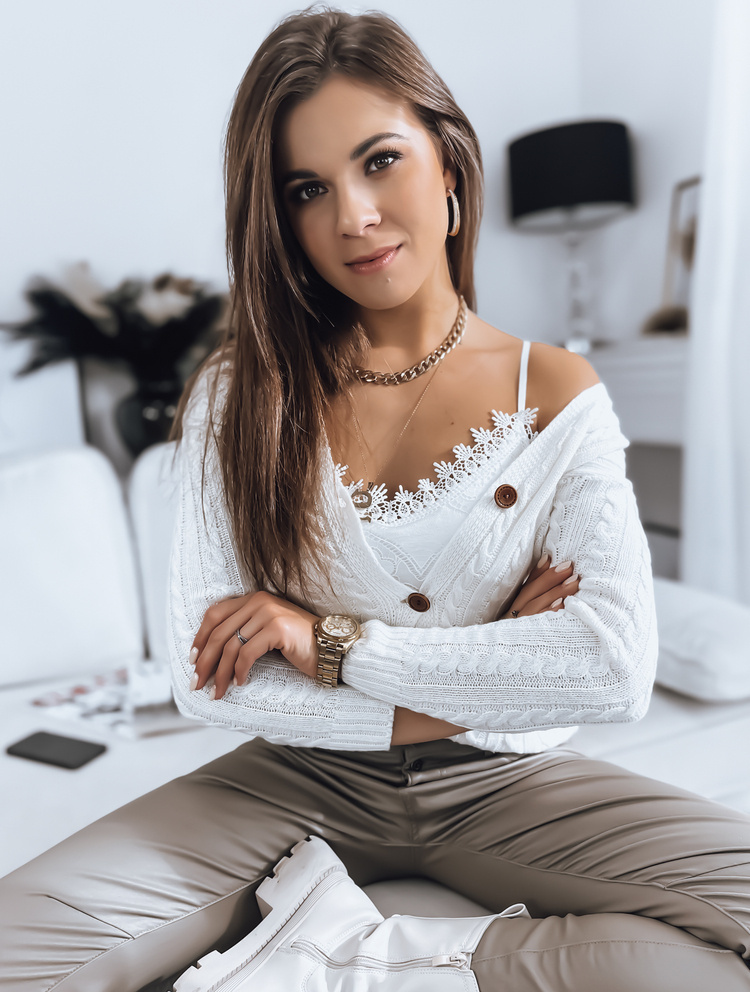 Smotanový vrkôčikový sveter RIGLA na gombíky MY1634 Veľkosť: ONE SIZE