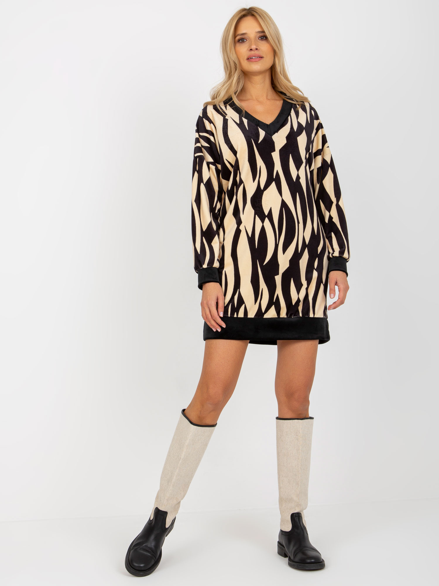 Čierno-béžové vzorované velúrové šaty -RP-TU-8189-2.07-black-beige Veľkosť: S/M