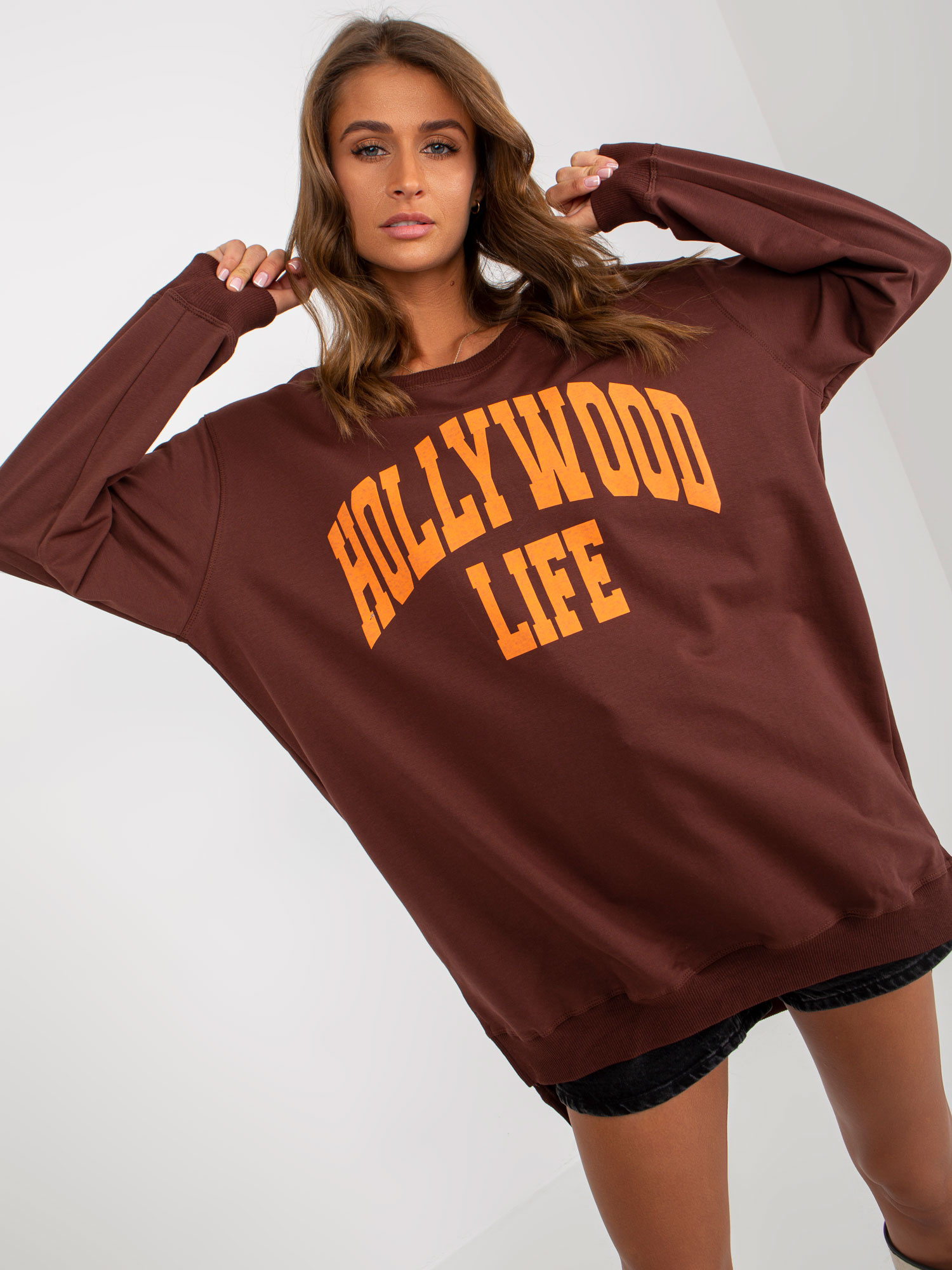 Mikinové šaty Hollywood life - hnedá/oranžová -VI-BL-3102.01P-brown Veľkosť: ONE SIZE