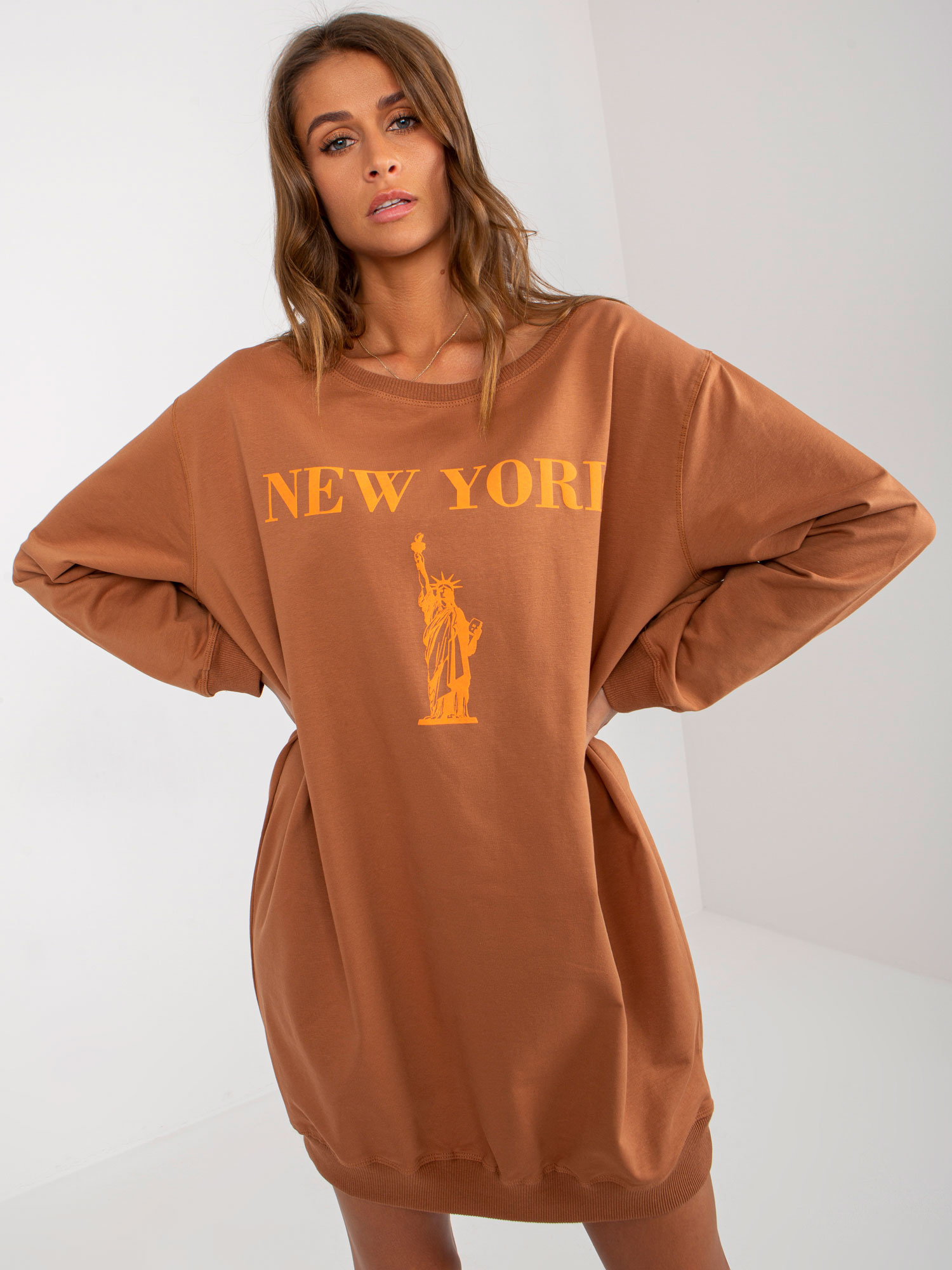Svetlohnedé mikinové šaty New York -VI-BL-3212.15X-light brown Veľkosť: ONE SIZE
