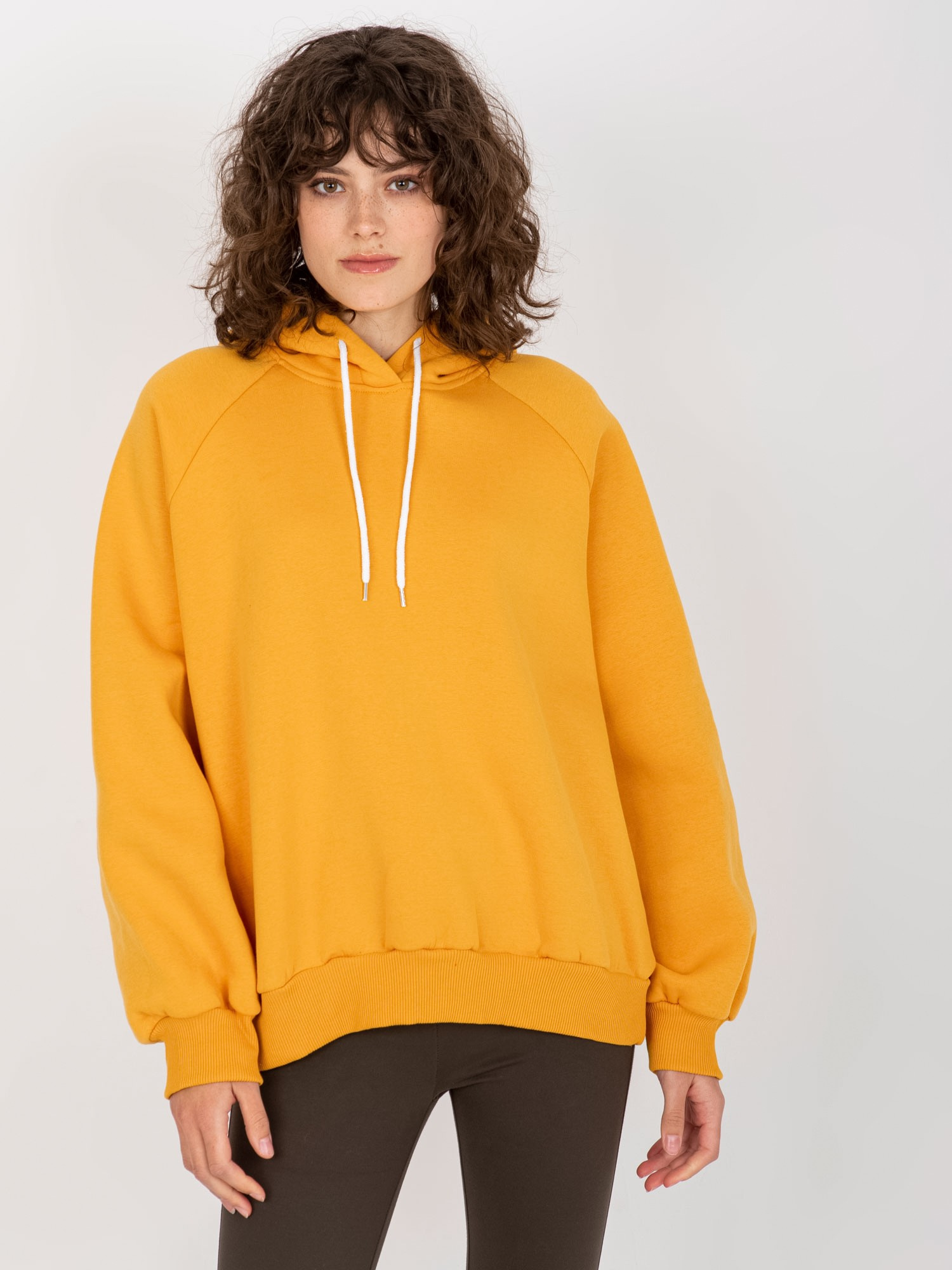 Tmavožltá mikina s potlačou na chrbte EM-BL-622.60-dark yellow Veľkosť: ONE SIZE