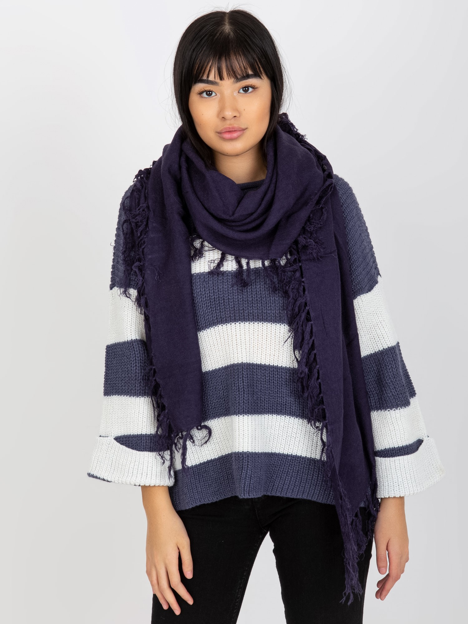 Tmavofialový šál so strapcami AT-SZ-1285.65P-dark purple Veľkosť: ONE SIZE