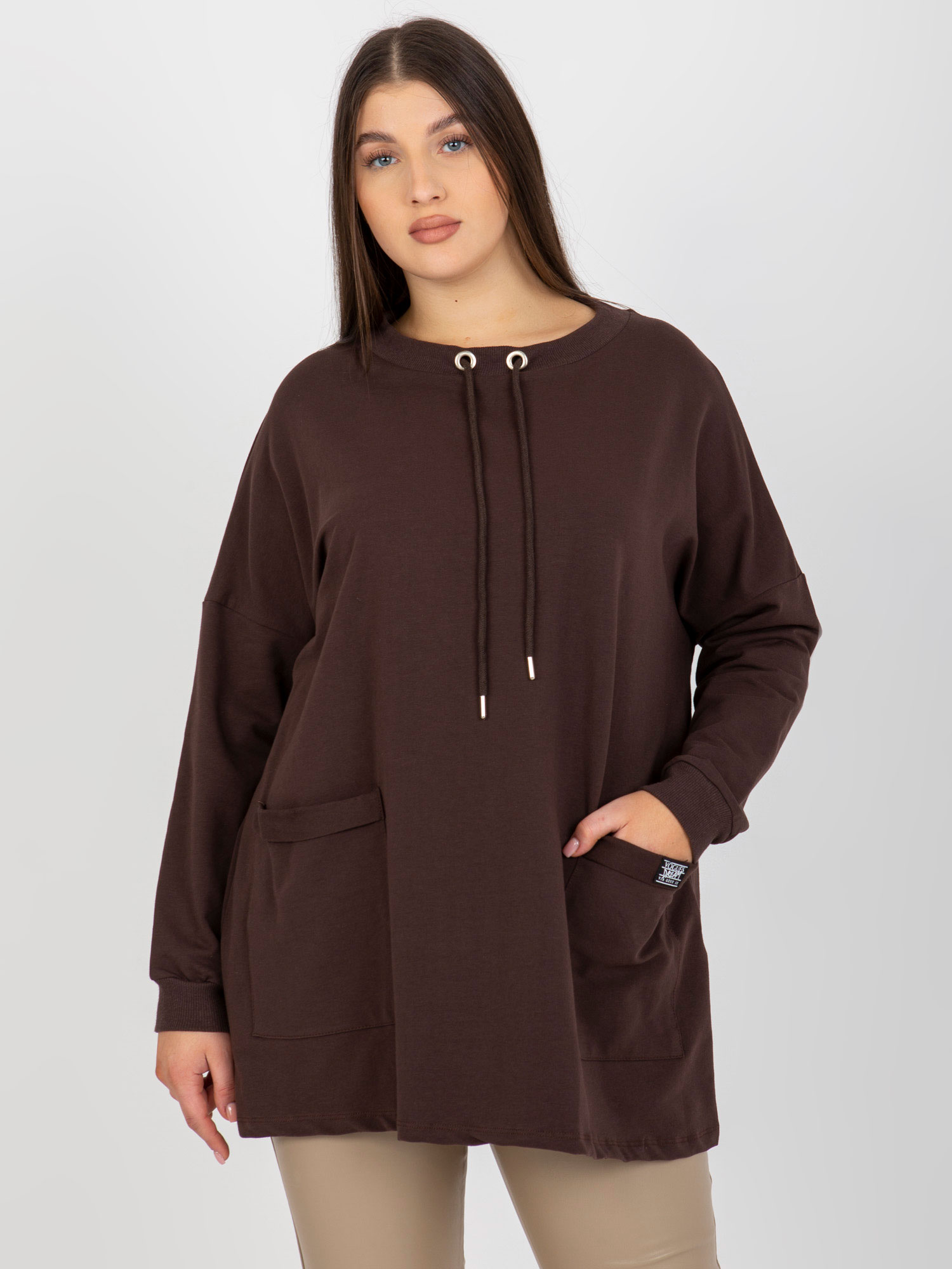 TMAVOHNEDÁ MIKINA S VRECKAMI RV-BZ-8378.70-DARK BROWN Veľkosť: ONE SIZE