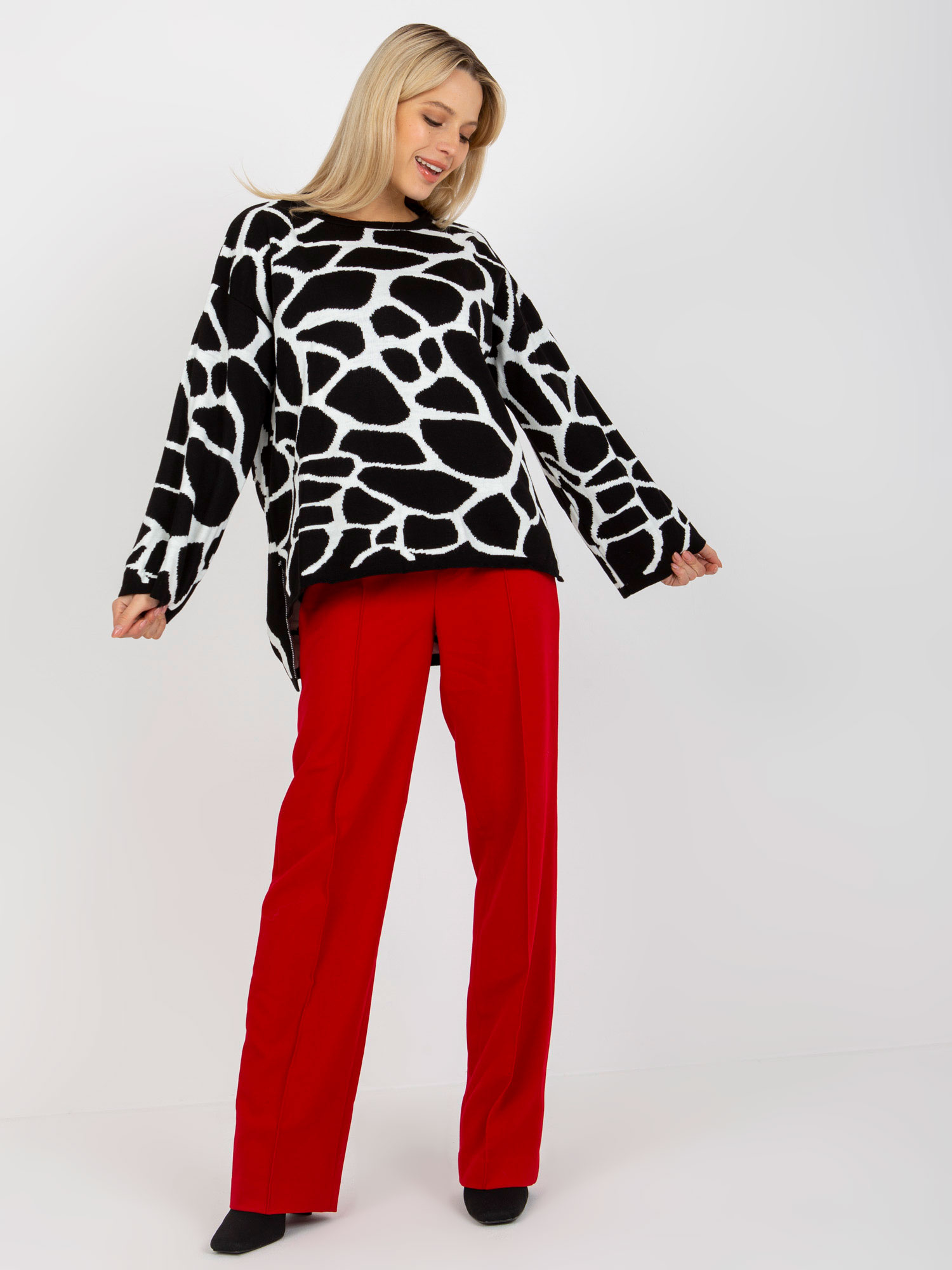 Čierno-biely vzorovaný sveter -RV-SW-14276.09X-black-white Veľkosť: ONE SIZE