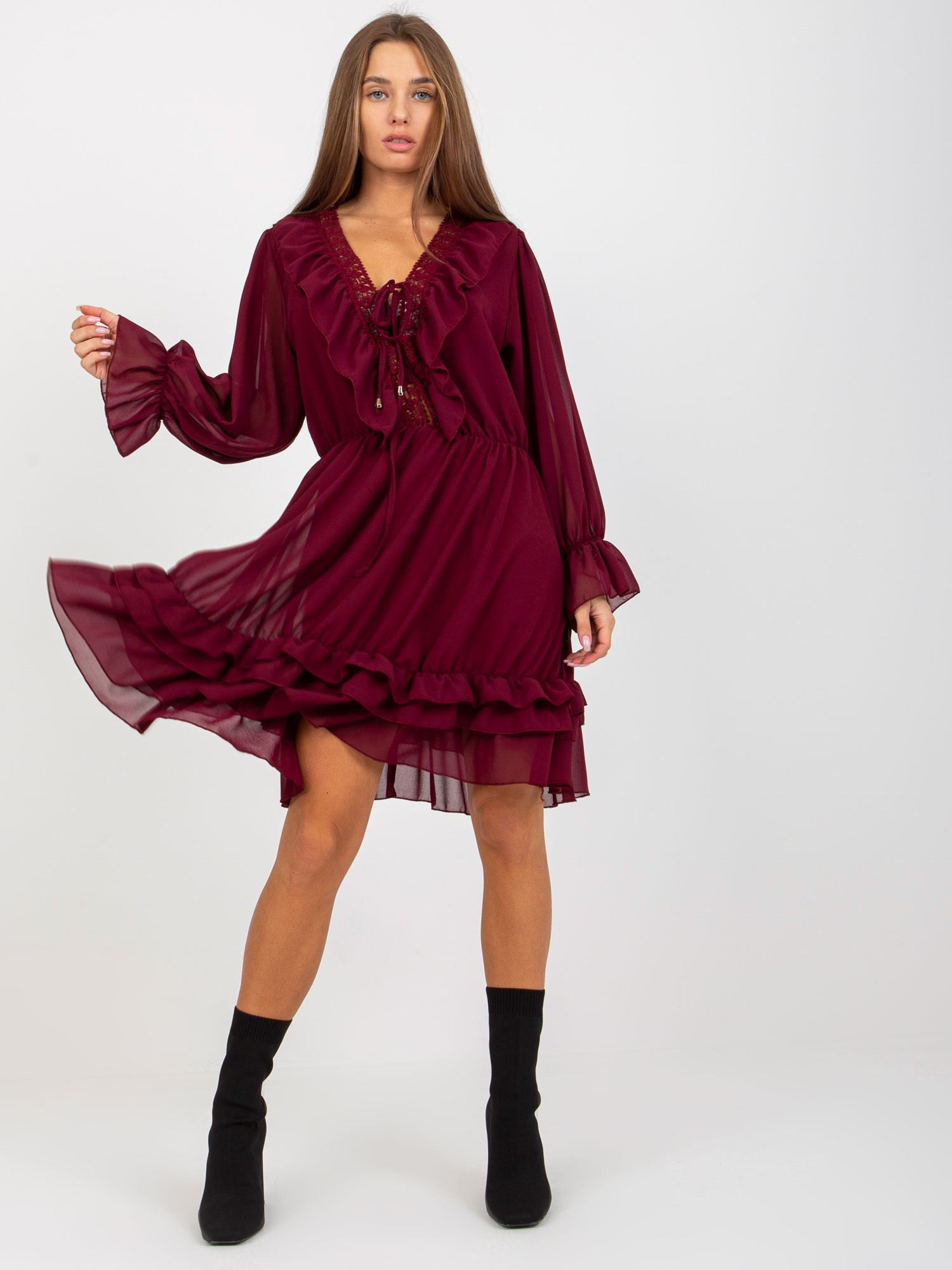 Vínové minišaty s volánom v boho štýle -TW-SK-BI-0761.92-bordeaux Veľkosť: ONE SIZE