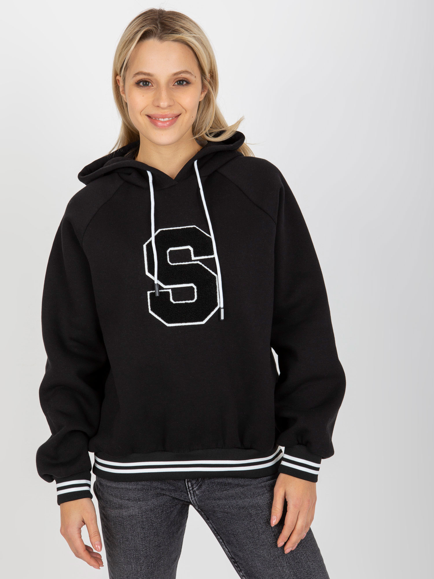 Čierna dámska mikina s kapucňou RV-BL-8372.04P-black Veľkosť: ONE SIZE