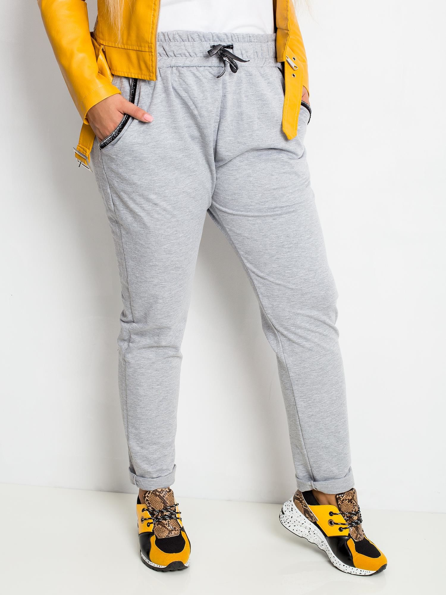 Dámske sivé tepláky -RV-DR-4765.52-gray Veľkosť: 4XL