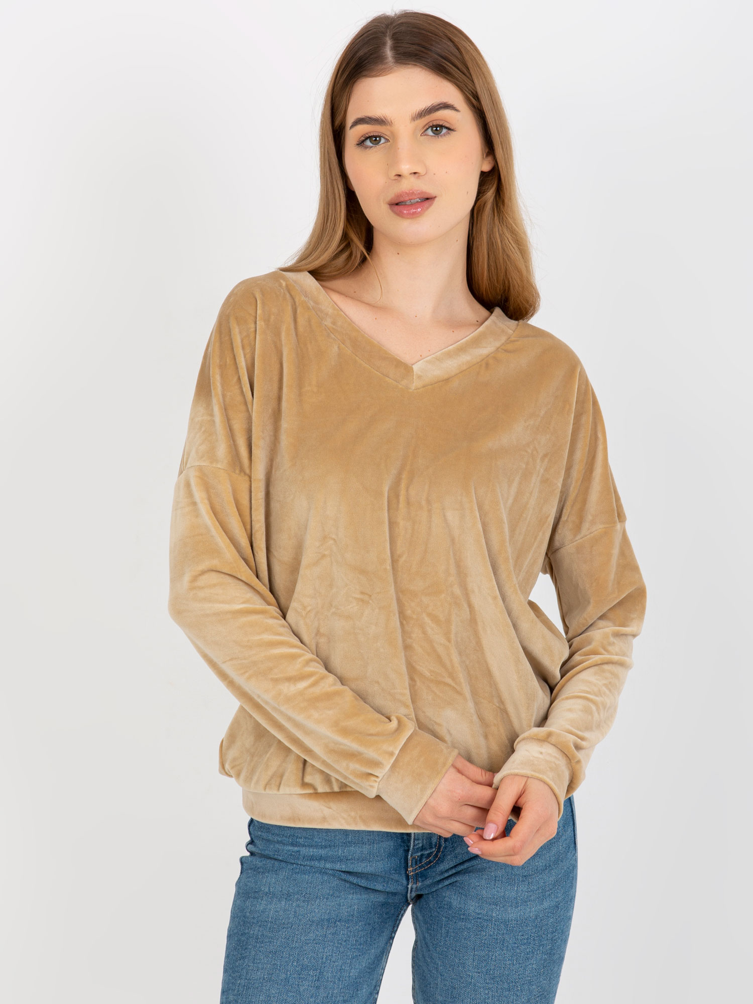 BÉŽOVÁ VELÚROVÁ MIKINA S VÝSTRIHOM RV-BL-8441.07P-BEIGE Veľkosť: ONE SIZE